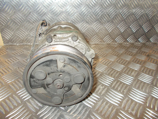 VW Caddy 2K Aircondition Pumpe Med OEM Nr. 8H0820803D Fra VW Ophugger