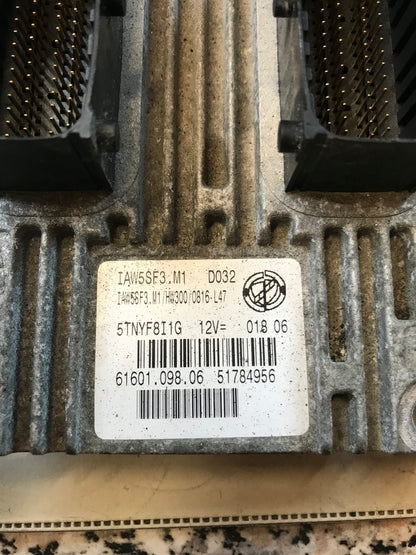 Fiat Grande Punto Motorstyring - Motorstyreboks - Injection Elboks Med OEM Nr. 51784956 Fra Fiat Ophugger