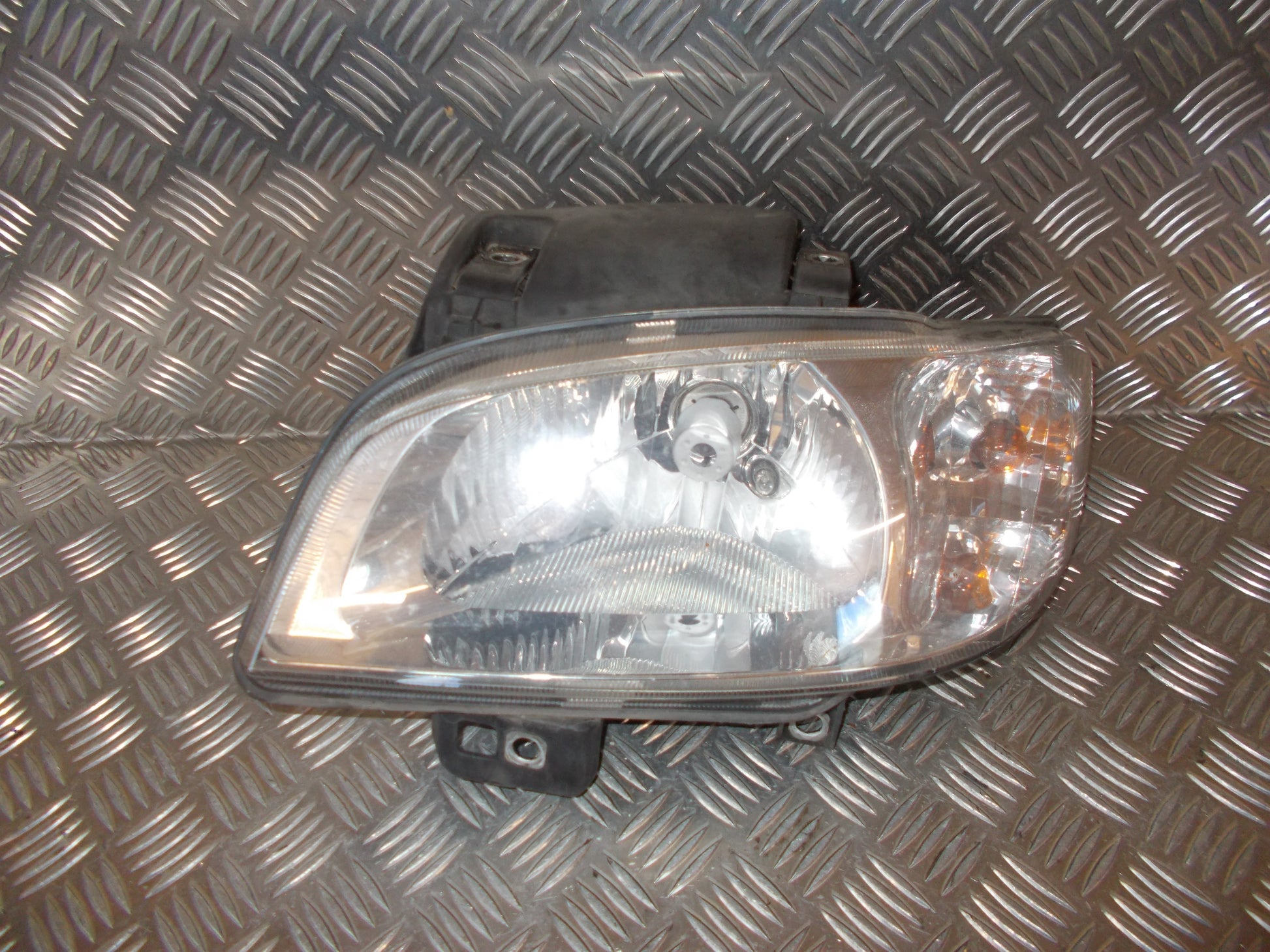 Seat Cordoba Forlygte Med OEM Nr. Ophugger Fra Seat Ophugger