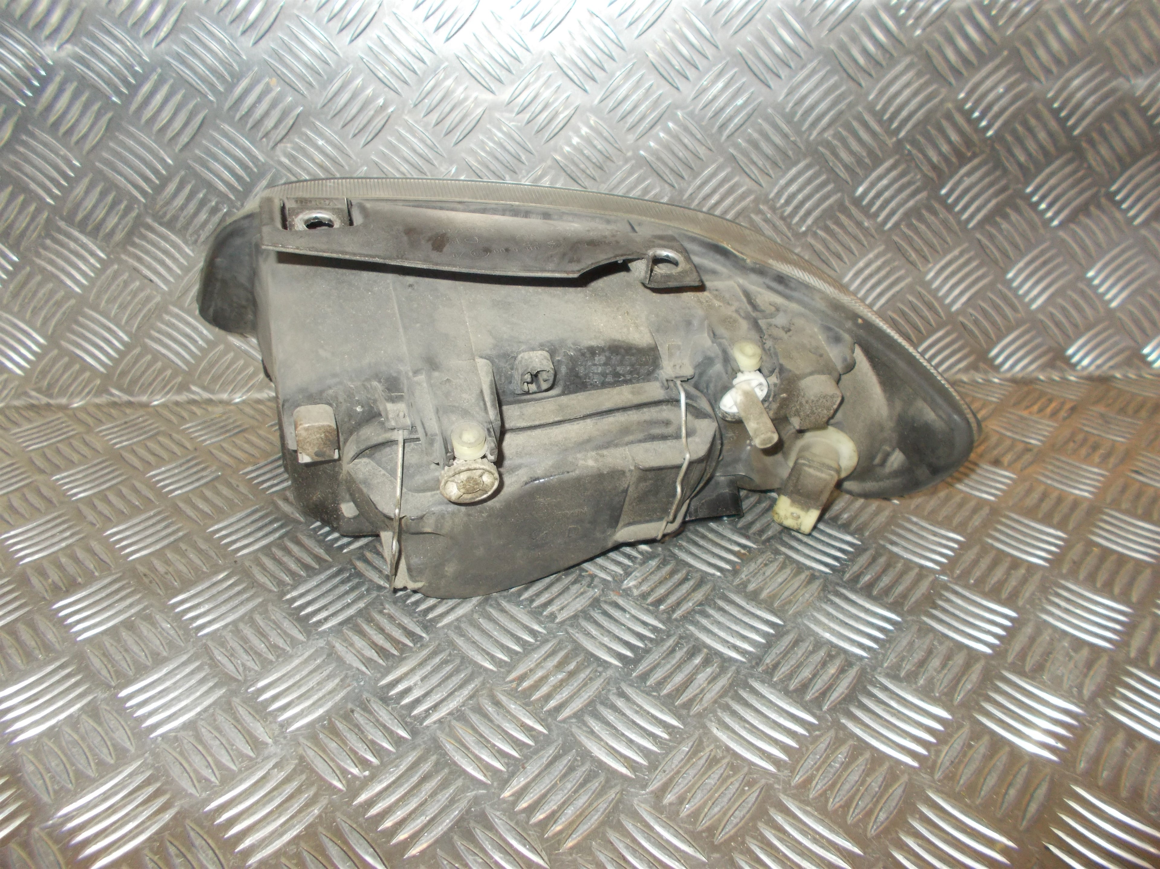 Seat Cordoba Forlygte Med OEM Nr. 6K1941044A Fra Seat Ophugger