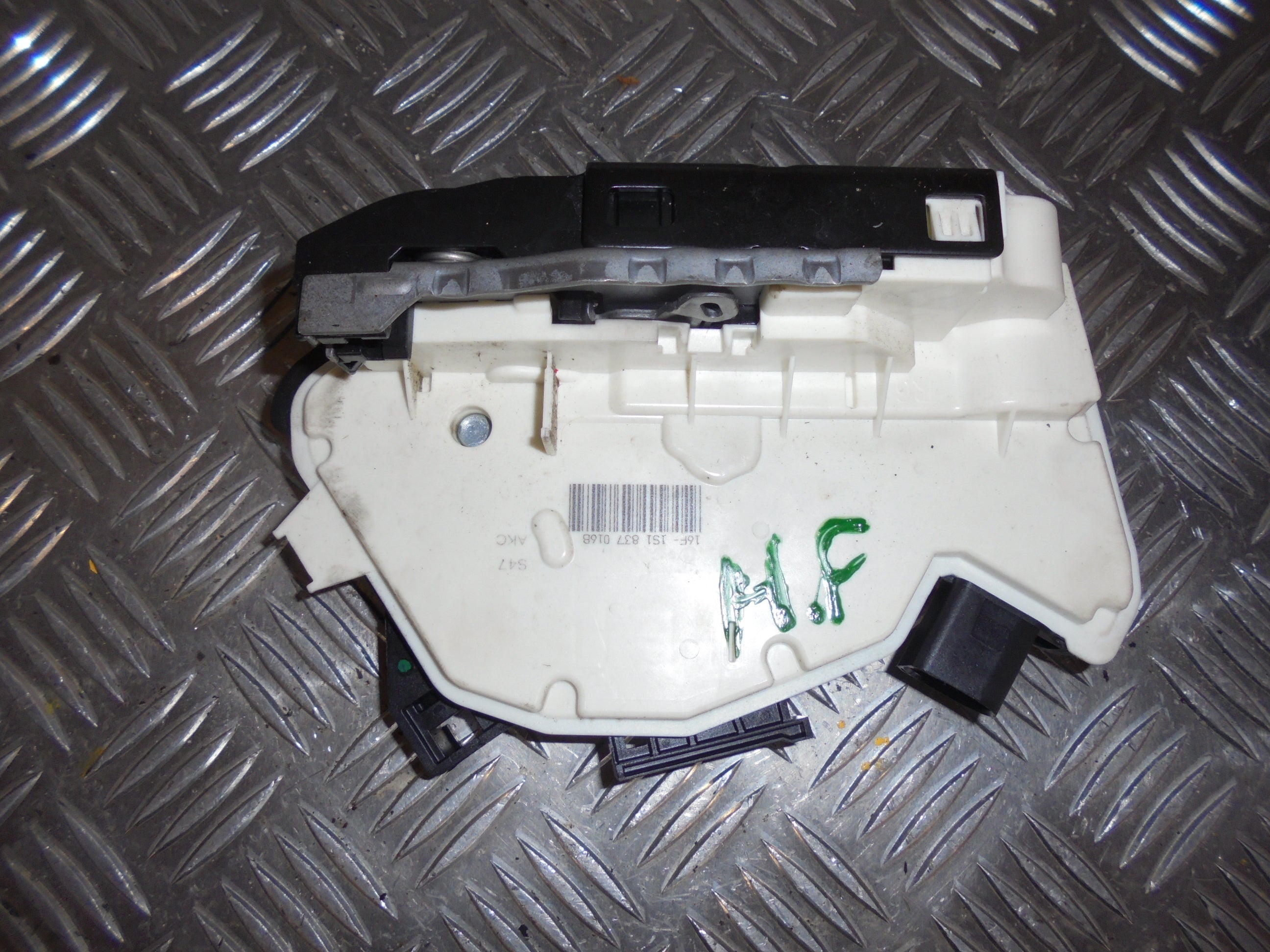 Seat Mii Dørlås Med OEM Nr. 1S1837016B Fra Seat Ophugger