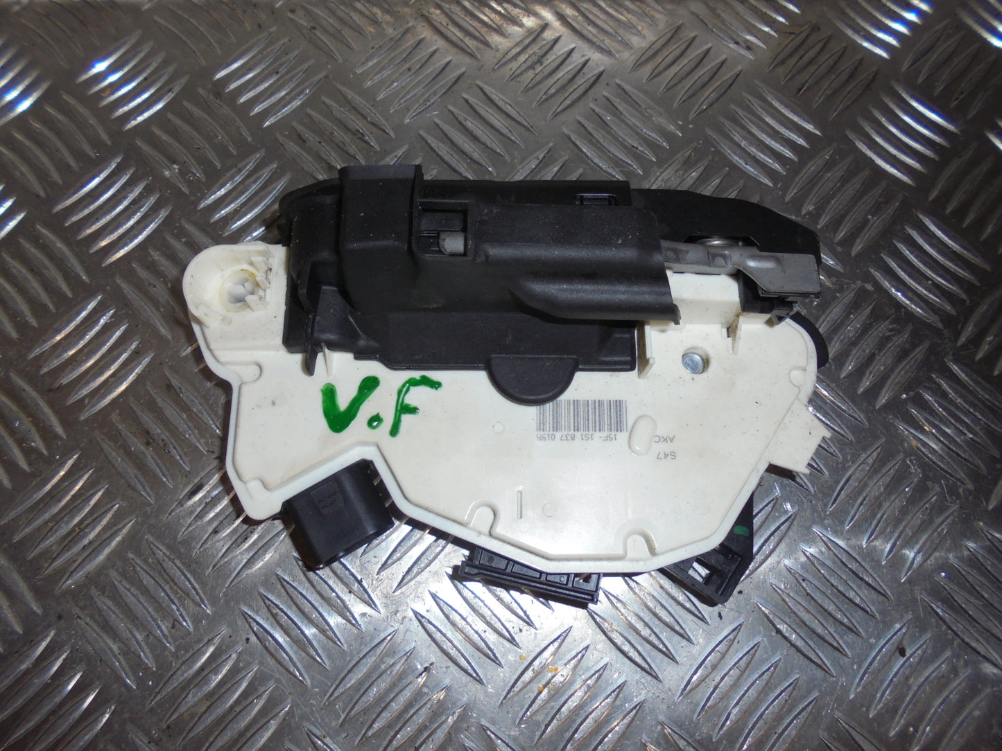 Seat Mii Dørlås Med OEM Nr. 1S1837015G Fra Seat Ophugger