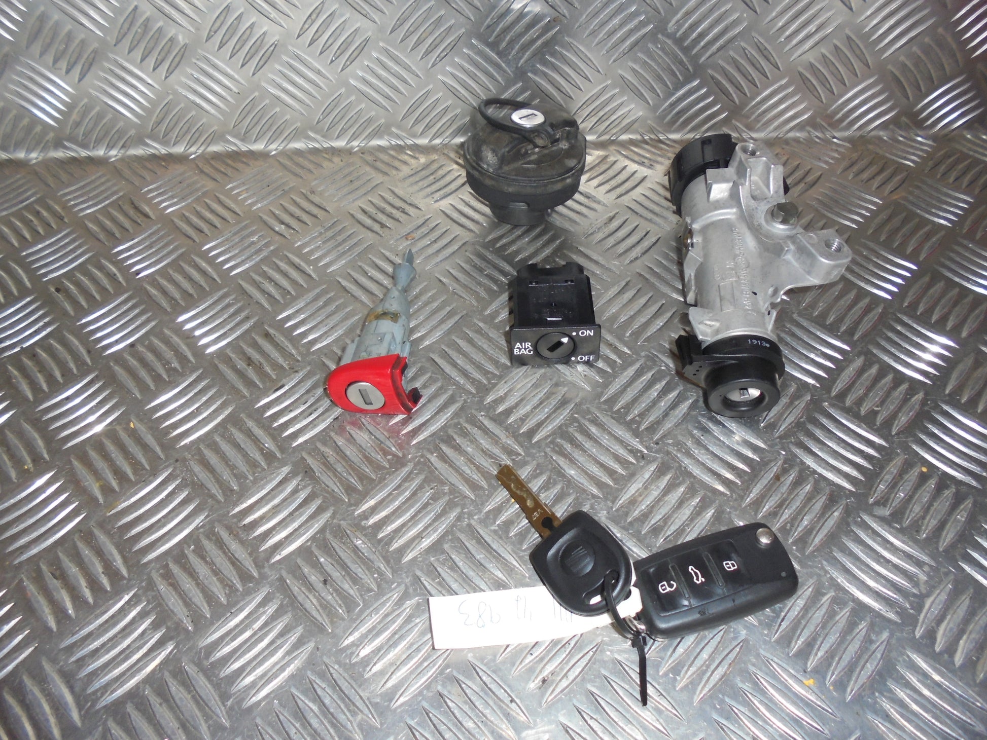 Seat Mii Låsesæt  Med OEM Nr. 107837167EJ Fra Seat Ophugger