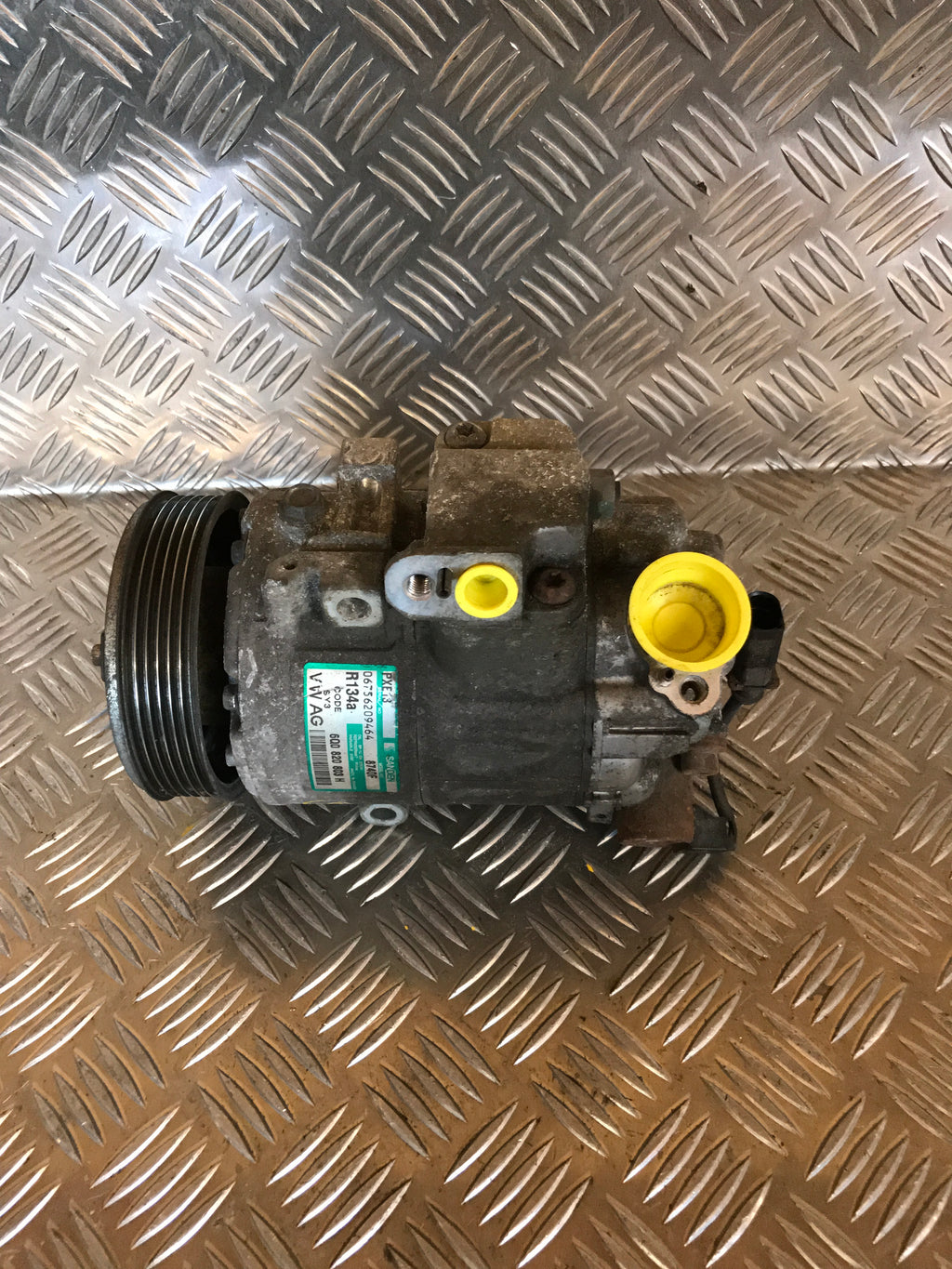 Skoda Fabia Aircondition Pumpe Med OEM Nr. 6Q0820803H Fra Skoda Ophugger