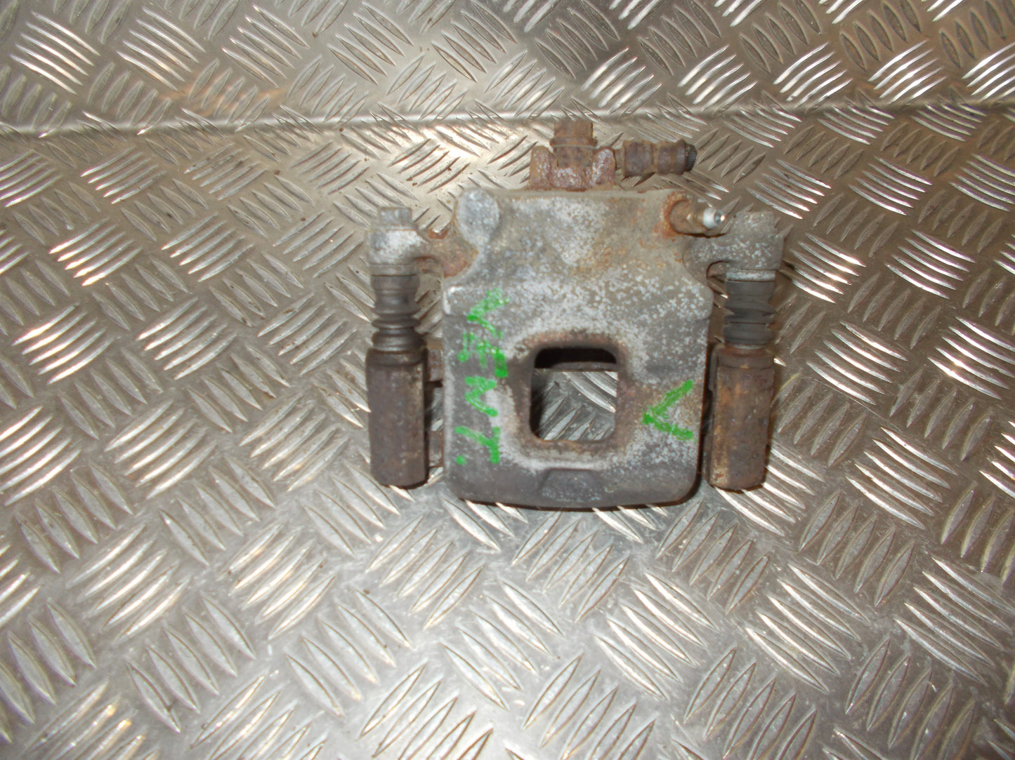 Suzuki Alto Bremsekaliber Vf Med OEM Nr. Ophugger Fra Suzuki Ophugger