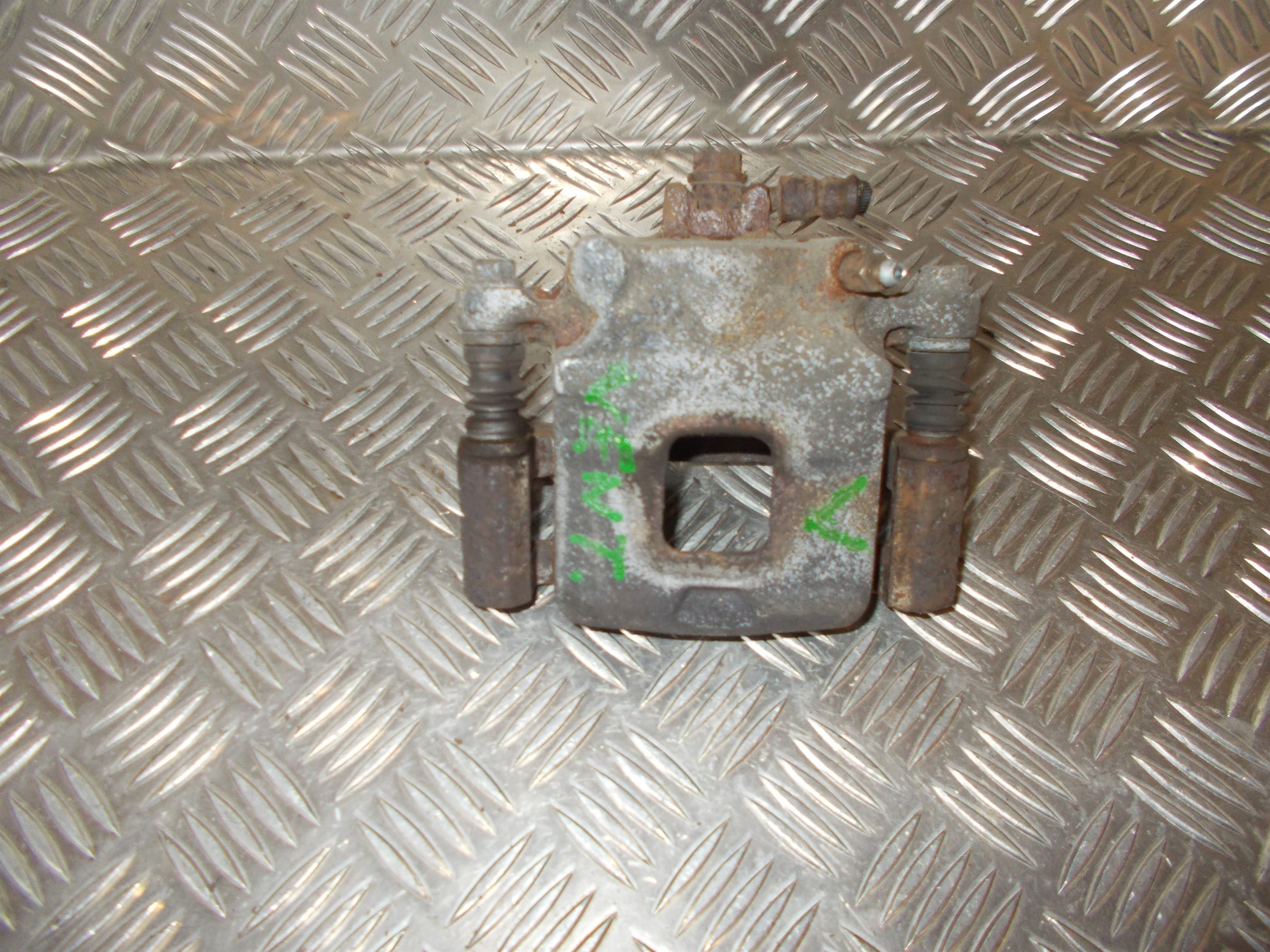 Suzuki Alto Bremsekaliber Vf Med OEM Nr. Ophugger Fra Suzuki Ophugger