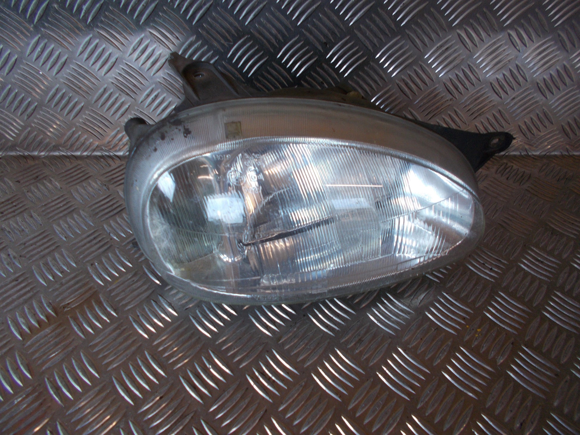 Opel Corsa B Forlygte Med OEM Nr. Ophugger Fra Opel Ophugger