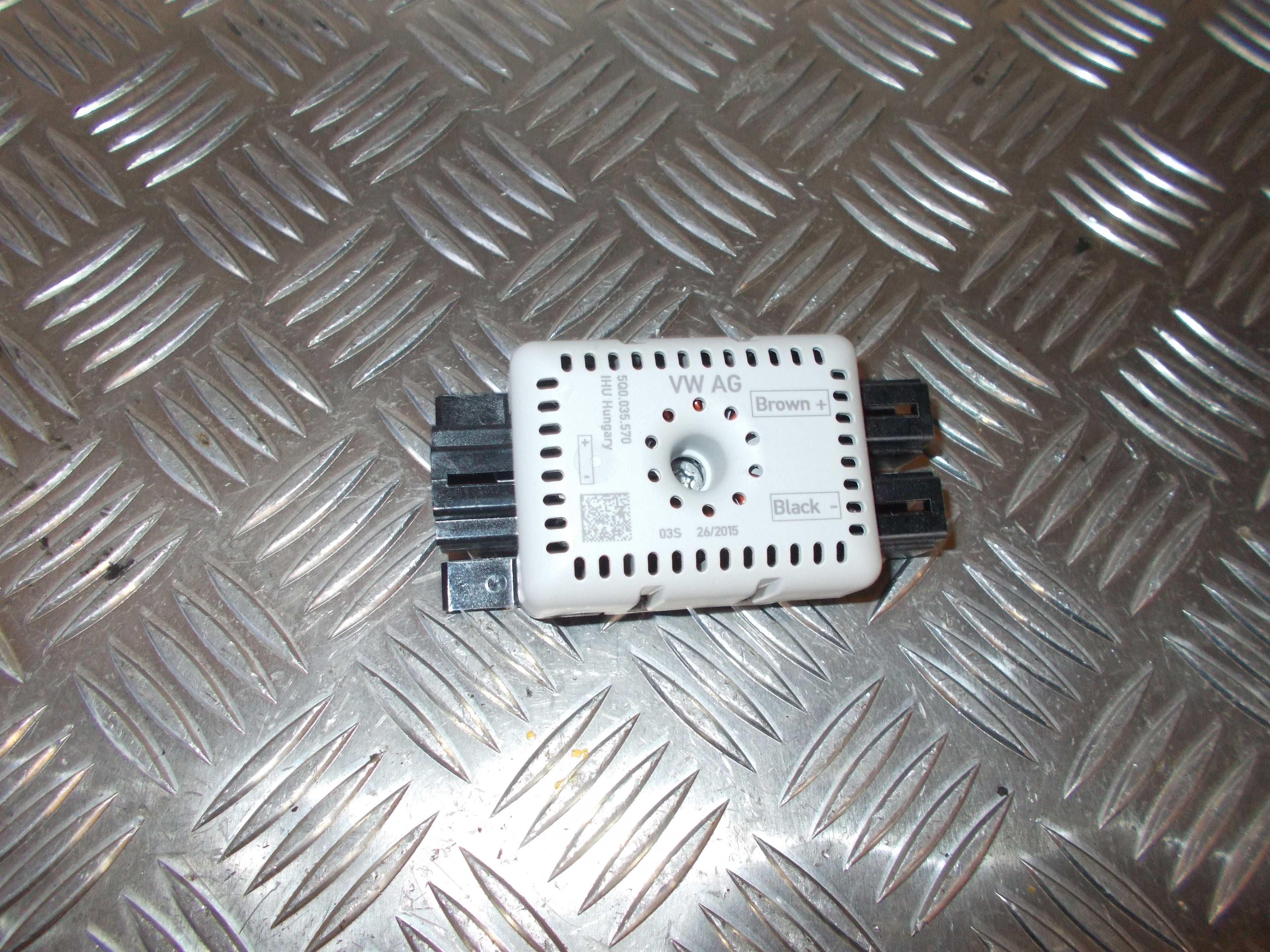 VW Touran Gp2 Radio Div. Tilbehør Med OEM Nr. 5Q0035570 Fra VW Ophugger