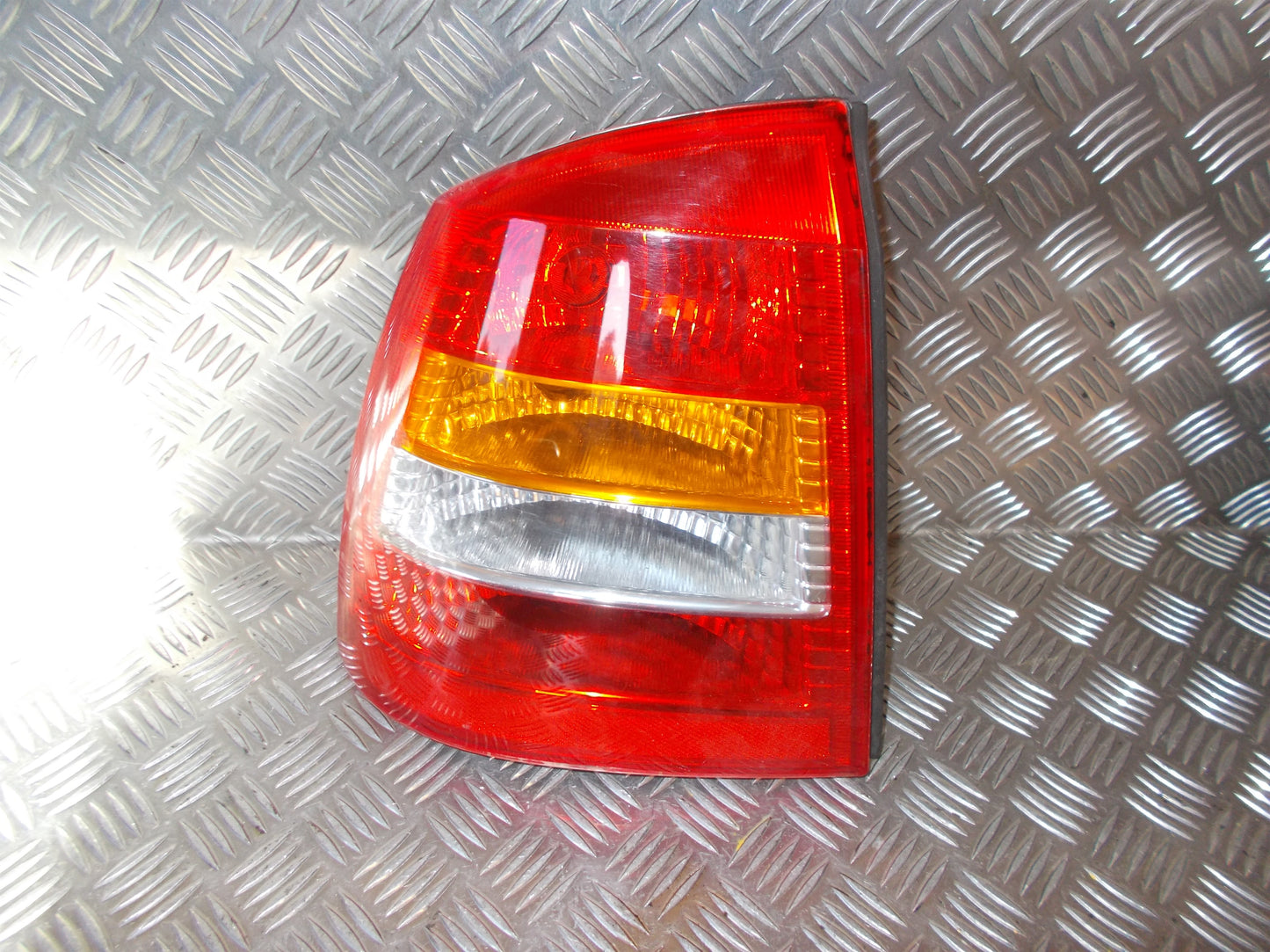 Opel Astra G Baglygte Med OEM Nr. Ophugger Fra Opel Ophugger