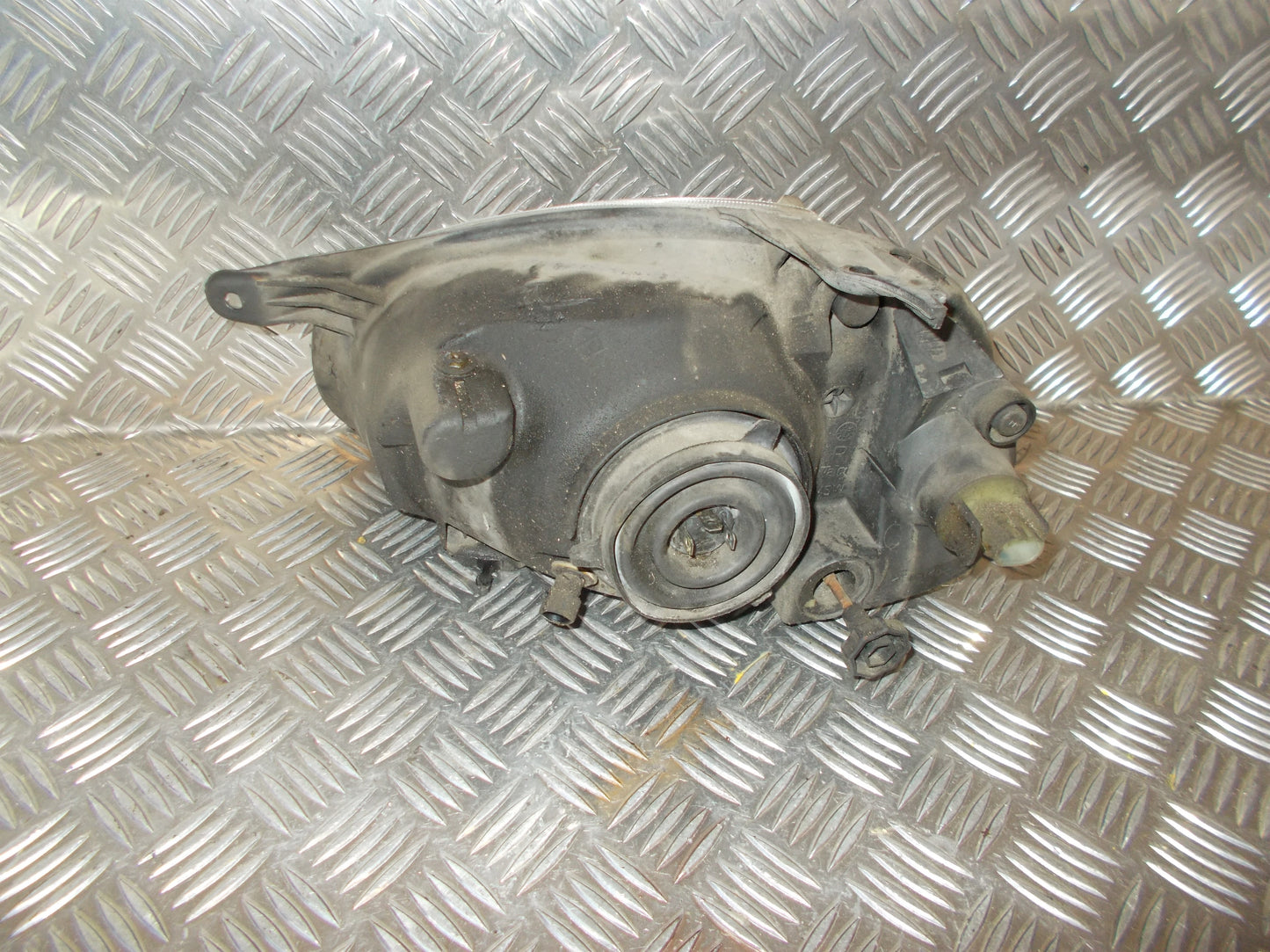 Opel Corsa B Forlygte Med OEM Nr. Ophugger Fra Opel Ophugger