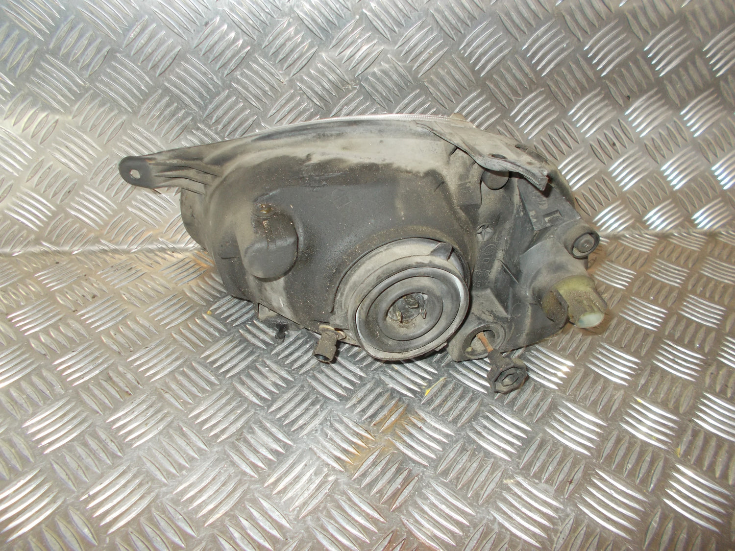 Opel Corsa B Forlygte Med OEM Nr. Ophugger Fra Opel Ophugger