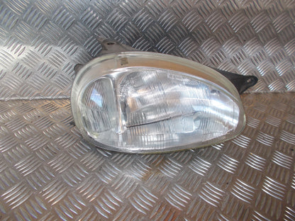Opel Corsa B Forlygte Med OEM Nr. Ophugger Fra Opel Ophugger