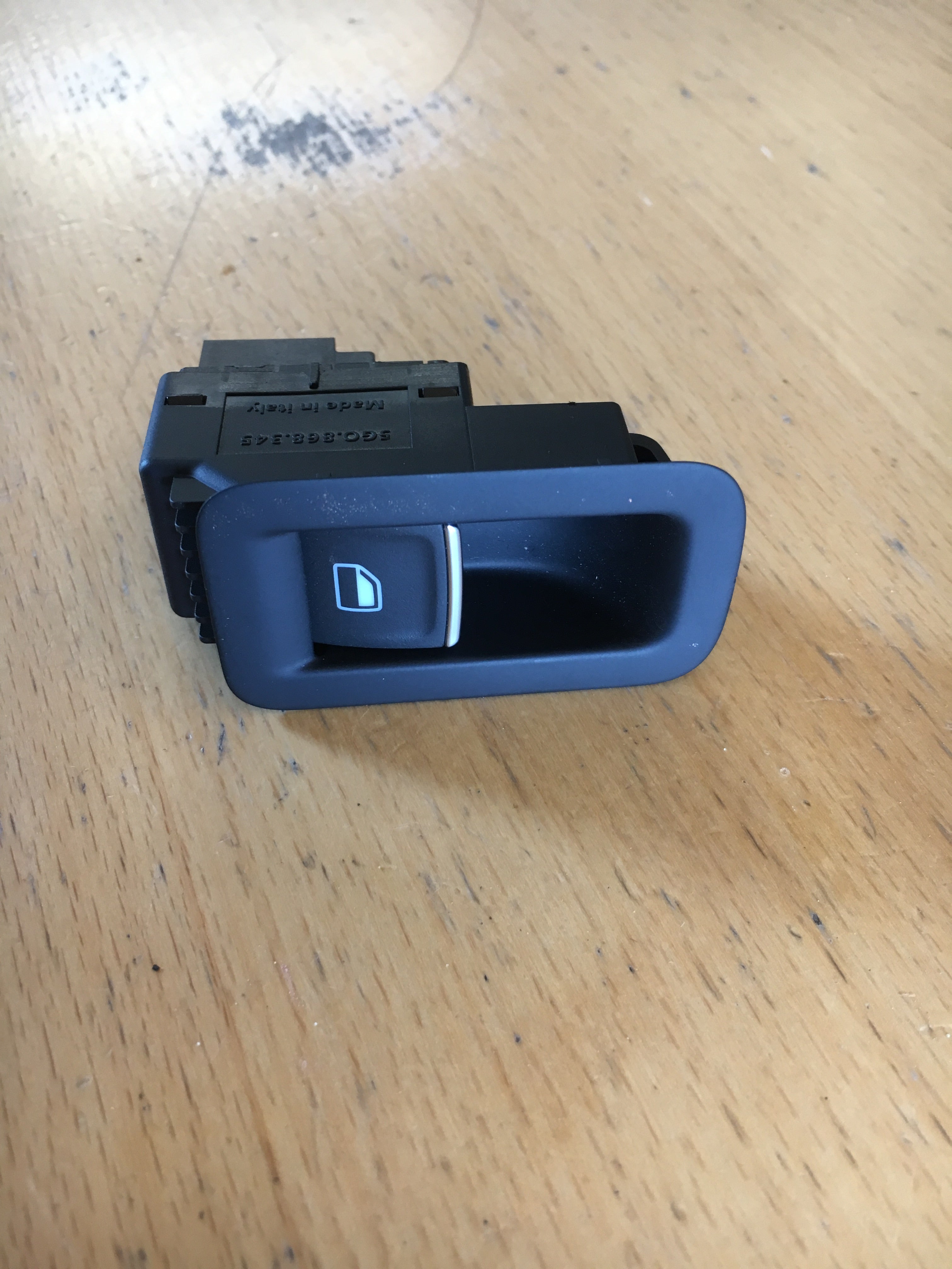 VW Golf 7 Au Kontakt Rudehejs Med OEM Nr. 5G0959855J Fra VW Ophugger