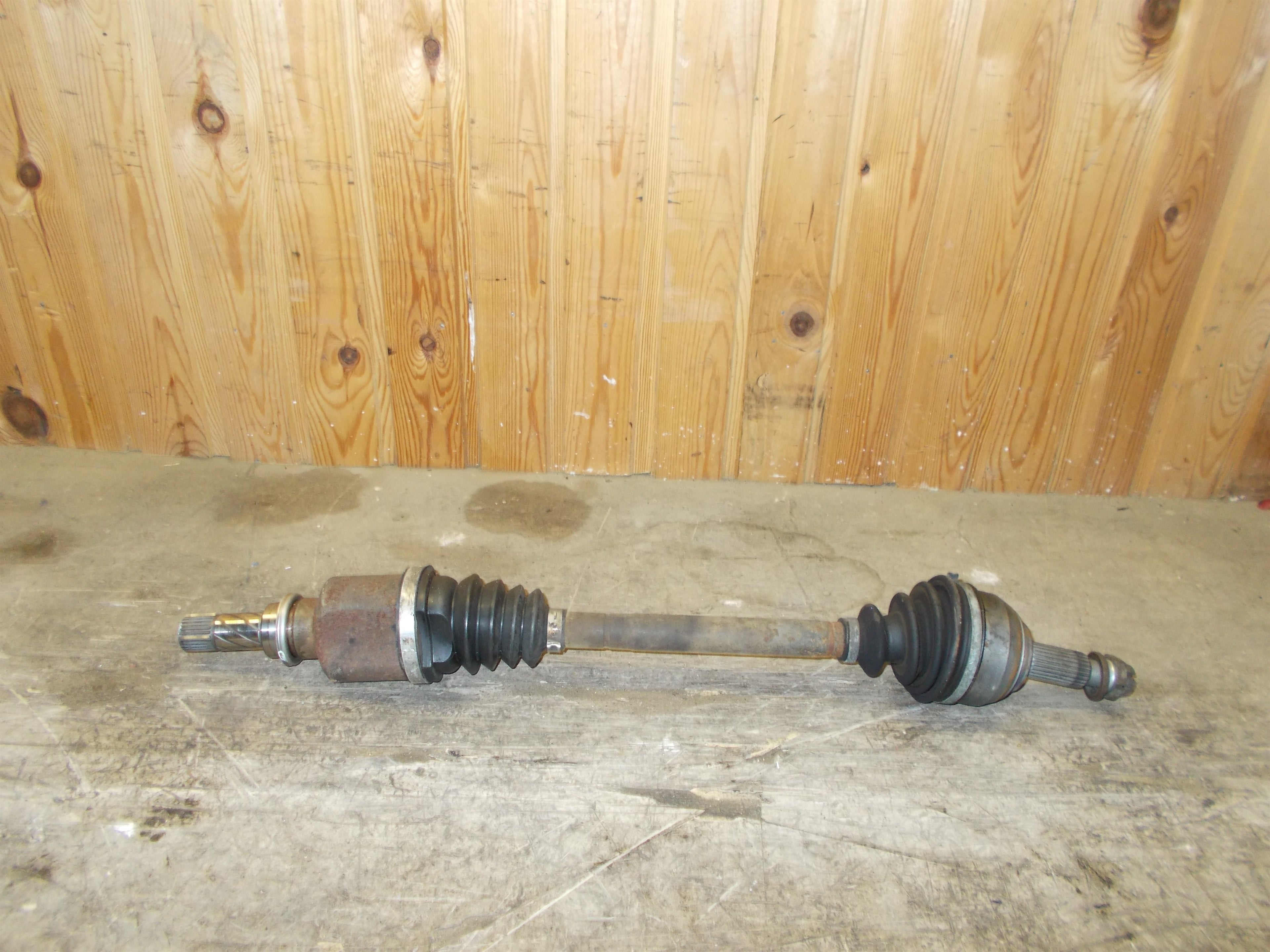 Renault Megane Scenic 2 Trækaksel For V Med OEM Nr. 8200216523 Fra Renault Ophugger