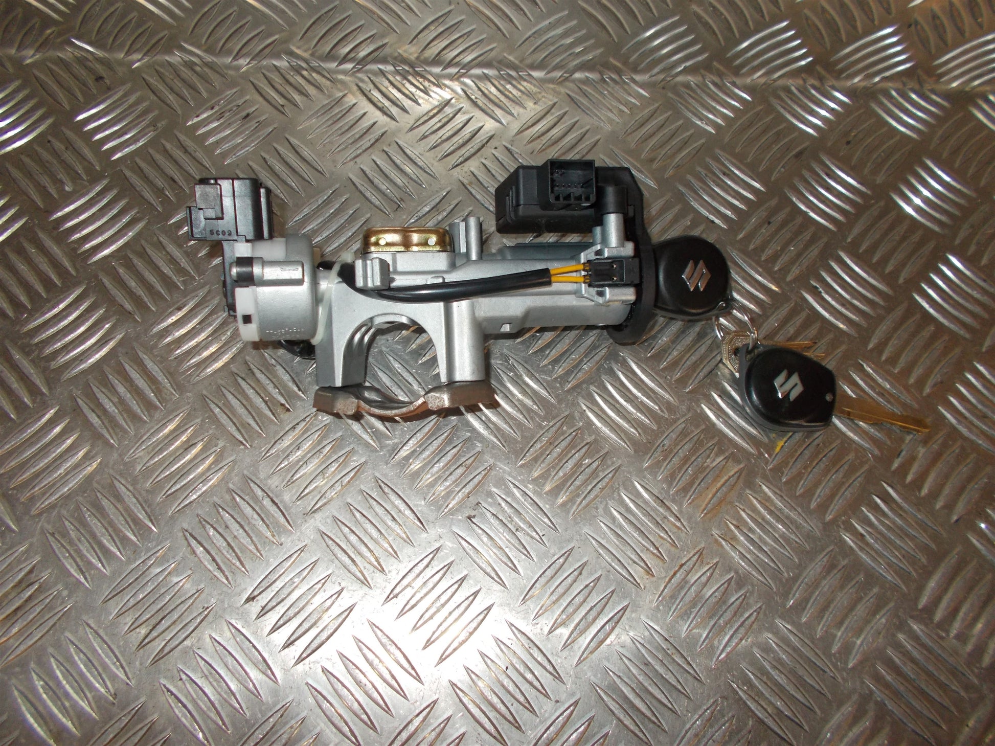 Suzuki Swift Ratlås Med OEM Nr. Ophugger Fra Suzuki Ophugger