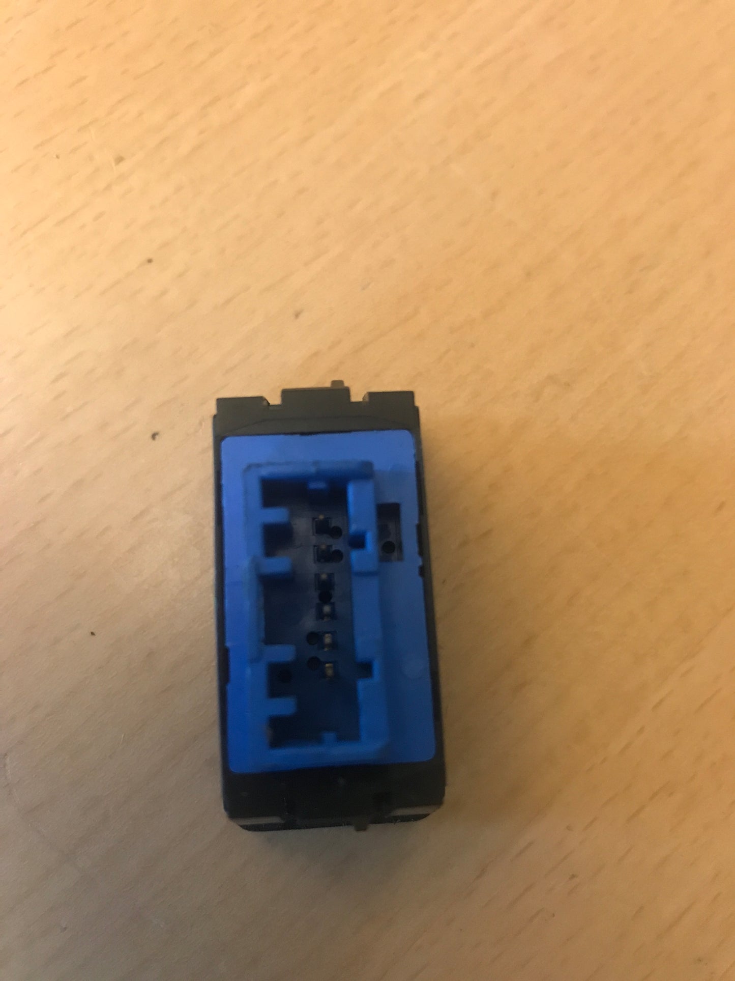 Peugeot 405 Kontakt Rudehejs Med OEM Nr. Ophugger Fra Peugeot Ophugger