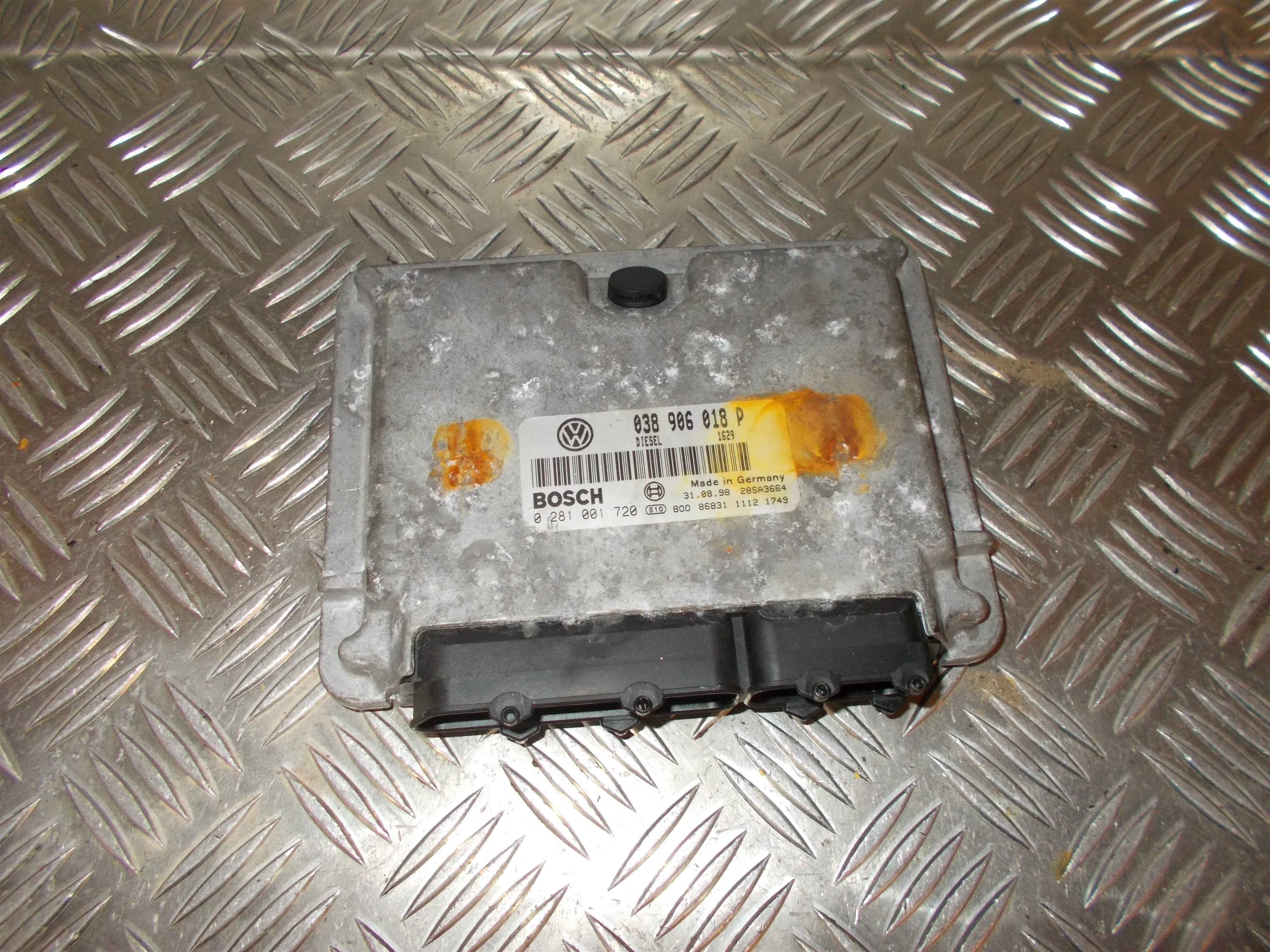 VW Passat 3B Motorstyring - Motorstyreboks - Injection Elboks Med OEM Nr. Ophugger Fra VW Ophugger