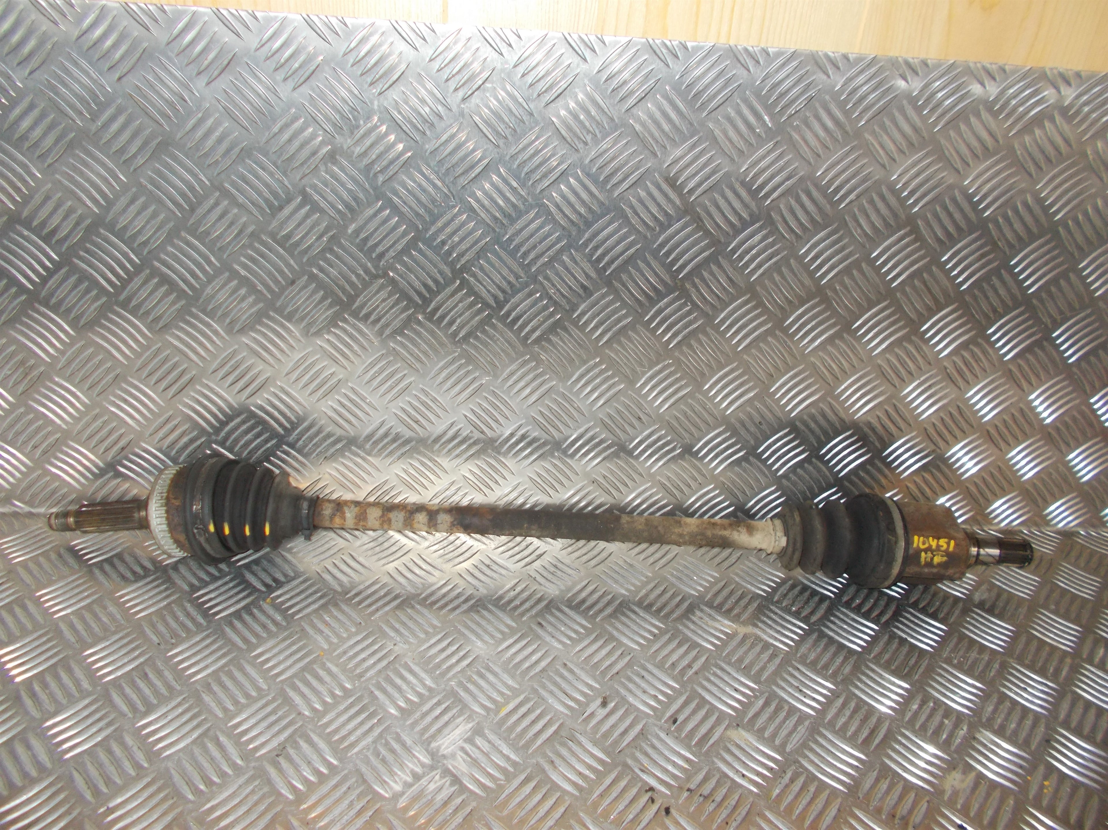 Suzuki Swift Trækaksel For H Med OEM Nr. 4410180EB0 Fra Suzuki Ophugger