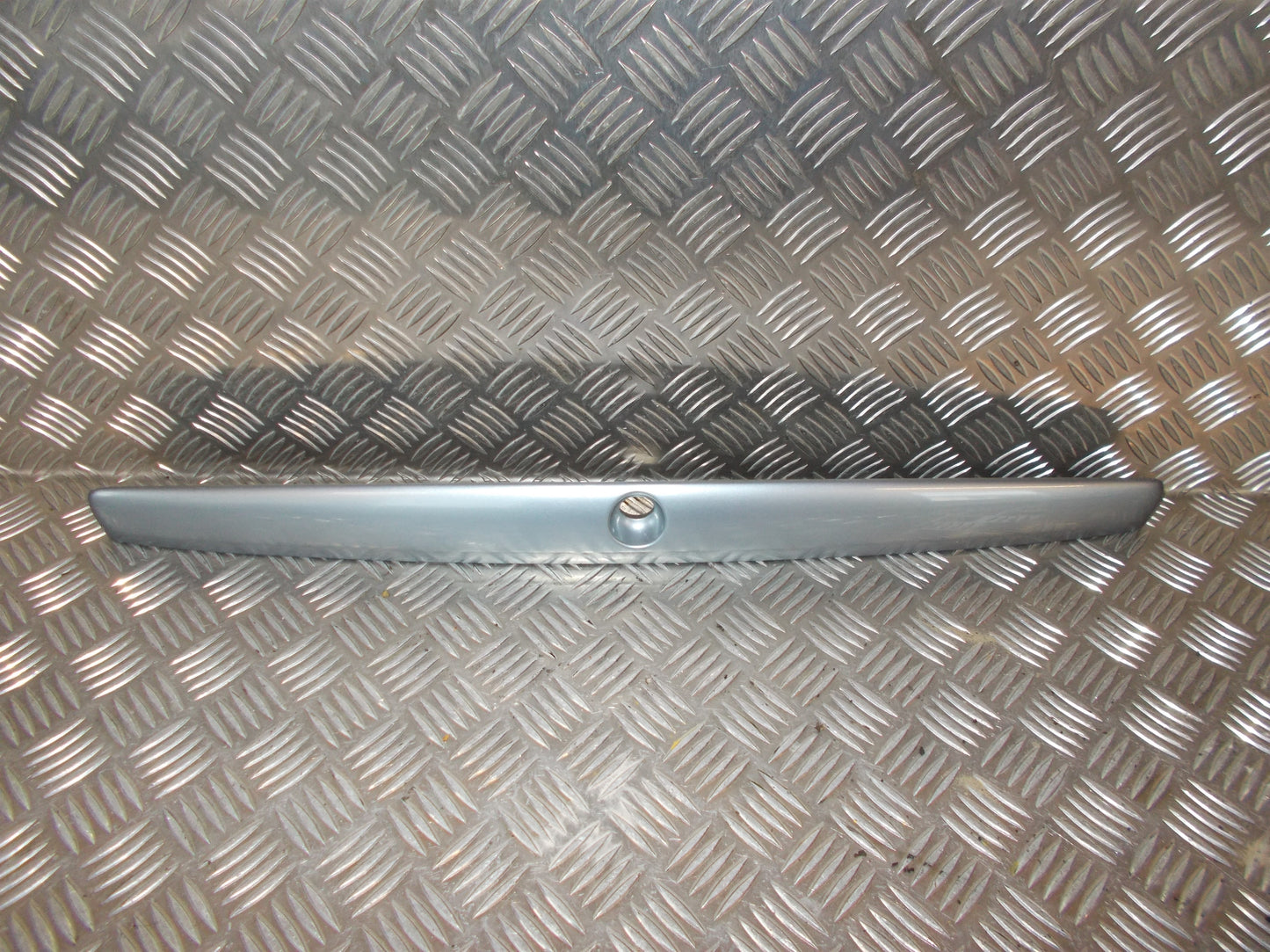 Skoda Octavia Nummerpladelygte Med OEM Nr. Ophugger Fra Skoda Ophugger