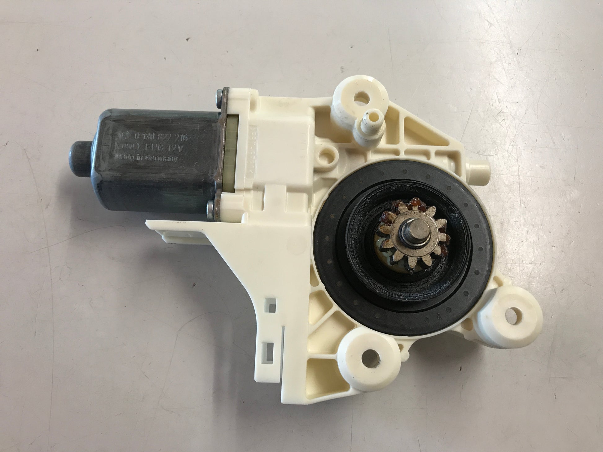 Ford Focus Rudemotor - Rudehejs Med OEM Nr. 0130822216 Fra Ford Ophugger