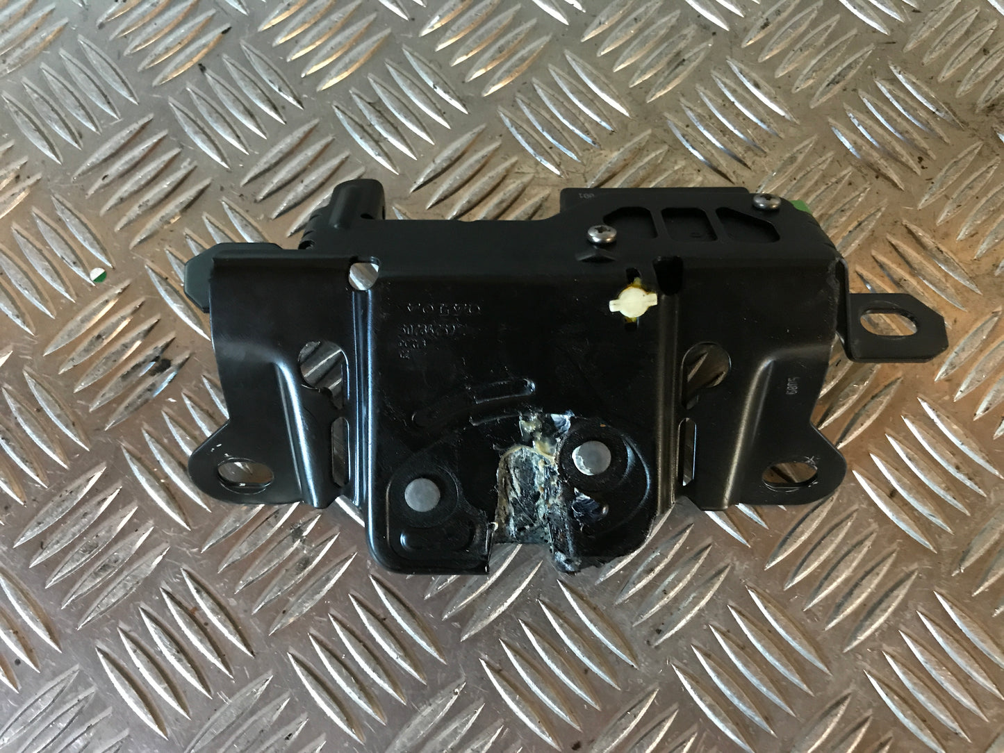 Volvo S60/V60 Dørlås Med OEM Nr. 30784739 Fra Volvo Ophugger