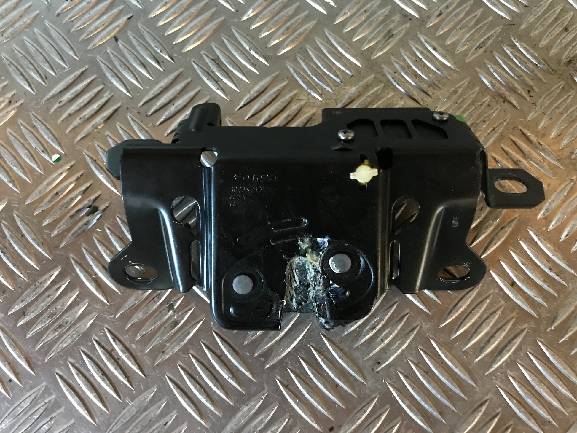 Volvo S60/V60 Dørlås Med OEM Nr. 30784739 Fra Volvo Ophugger