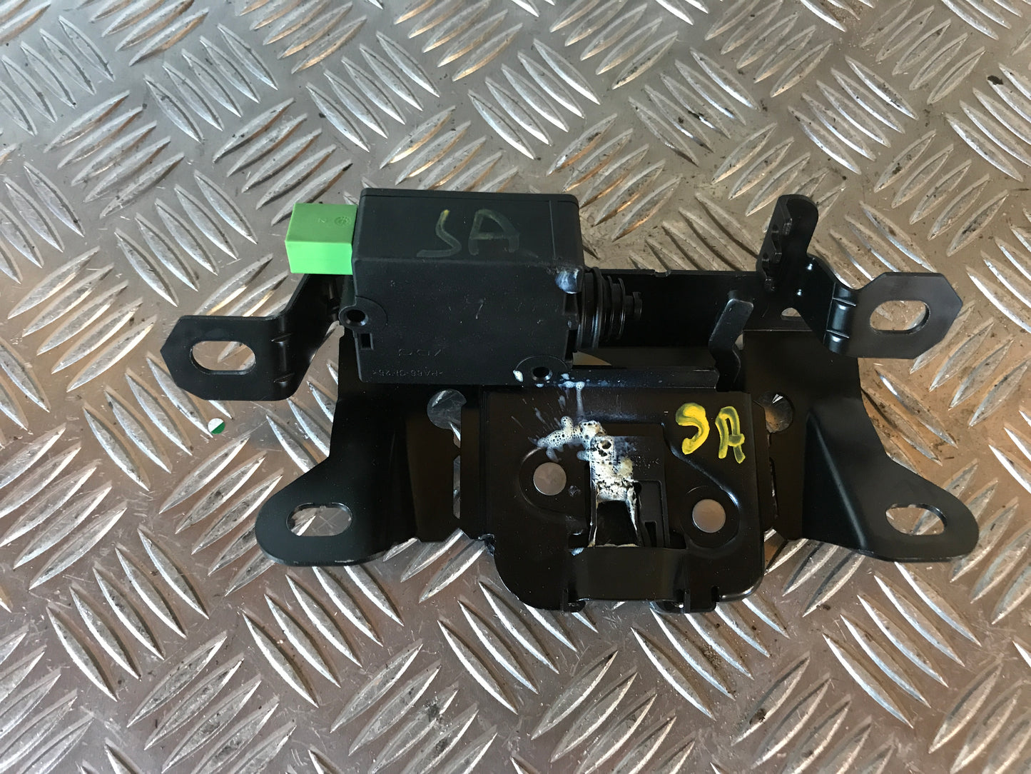 Volvo S60/V60 Dørlås Med OEM Nr. 30784739 Fra Volvo Ophugger