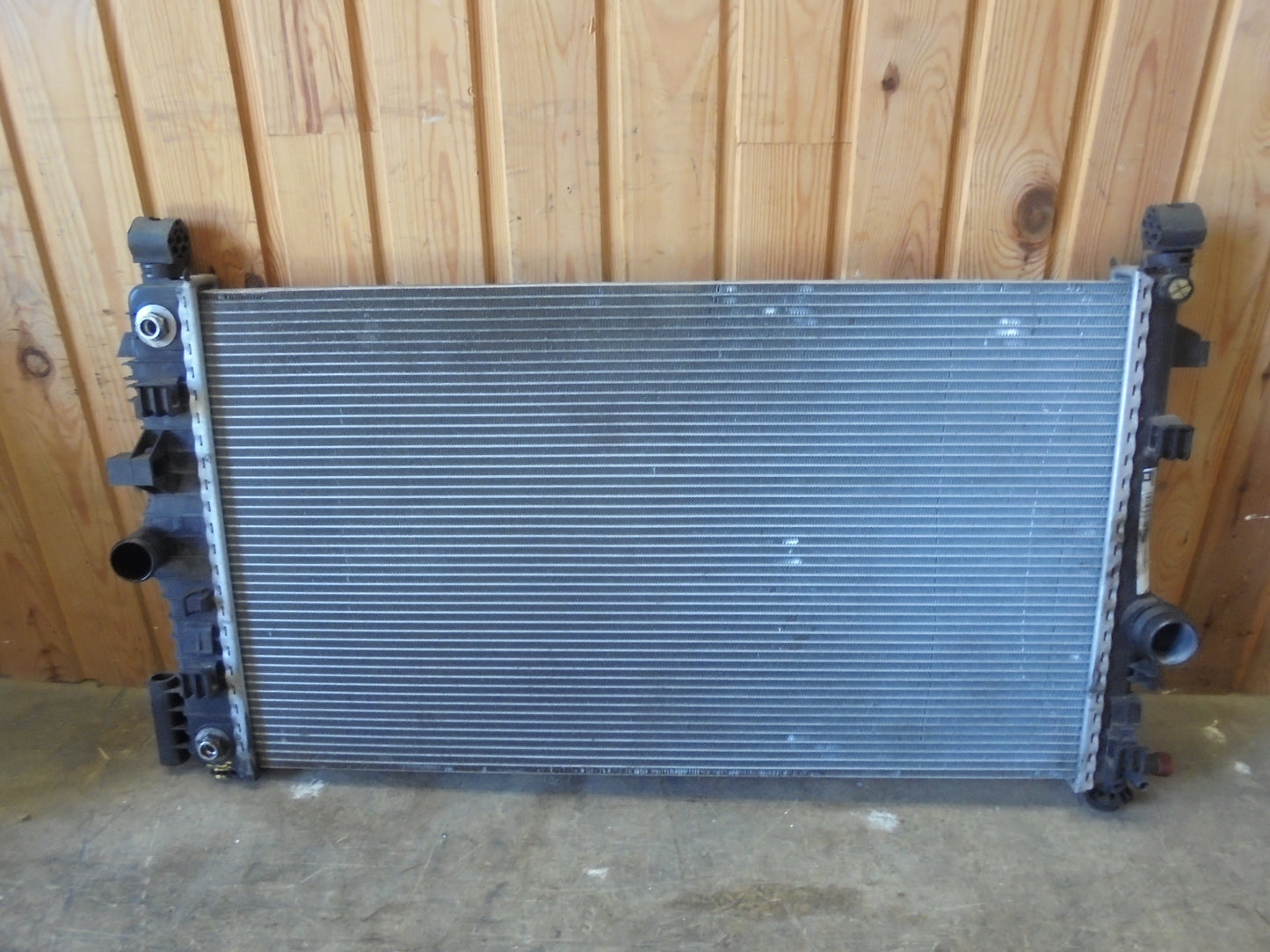 Opel Insignia A Køler Med OEM Nr. 1300381 Fra Opel Ophugger