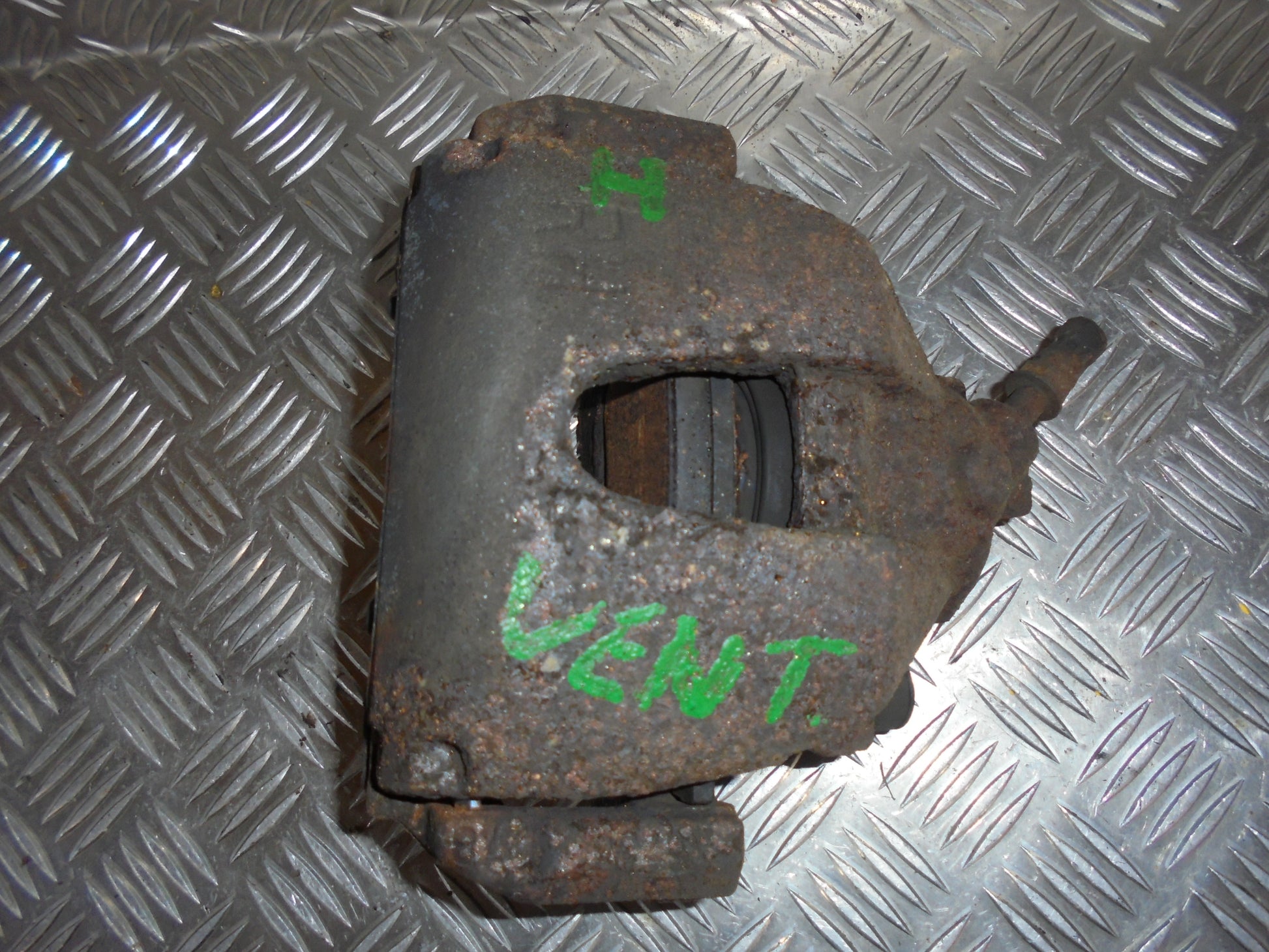 Ford Focus Bremsekaliber Hf Med OEM Nr. Ophugger Fra Ford Ophugger