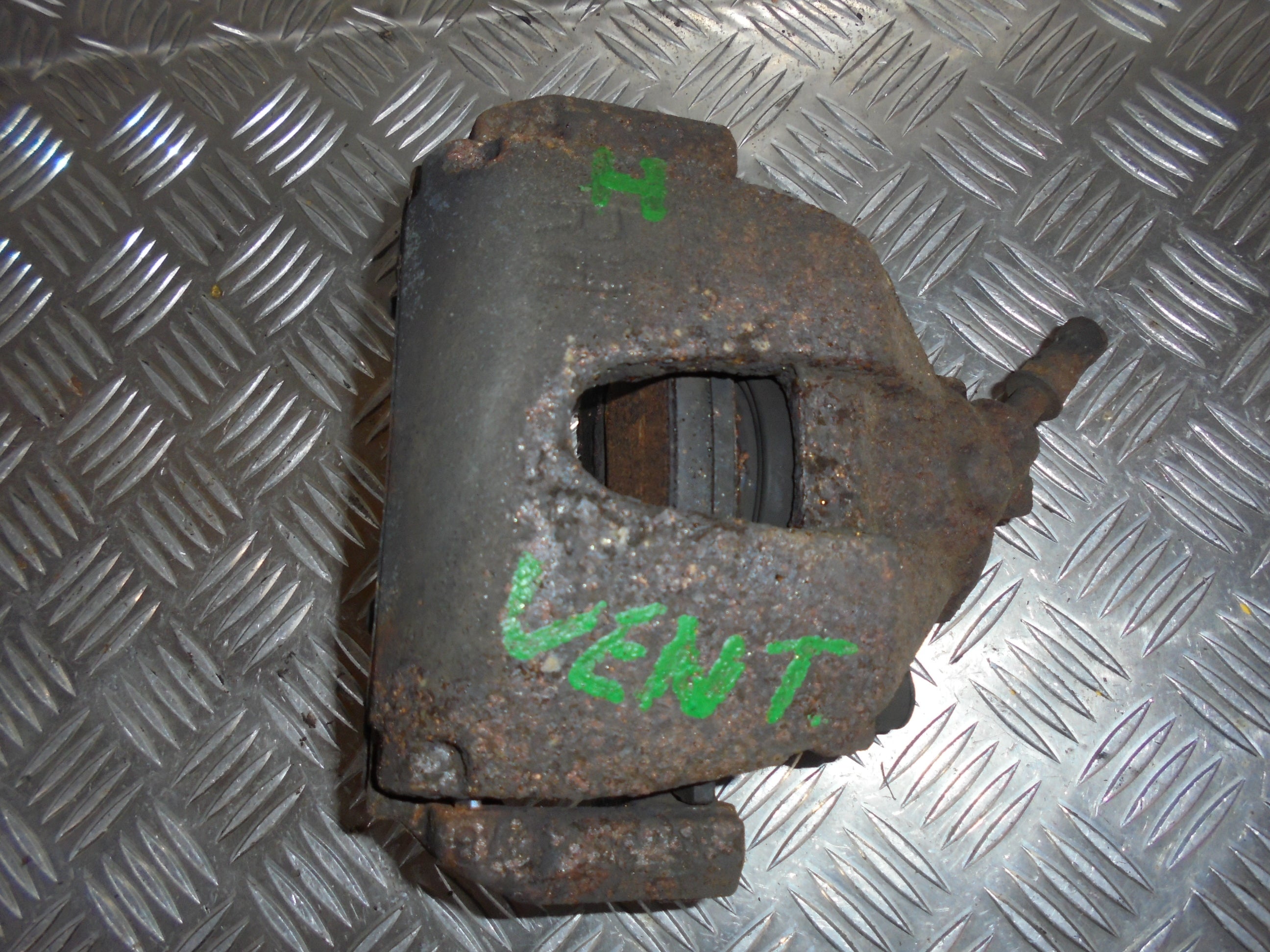 Ford Focus Bremsekaliber Hf Med OEM Nr. Ophugger Fra Ford Ophugger