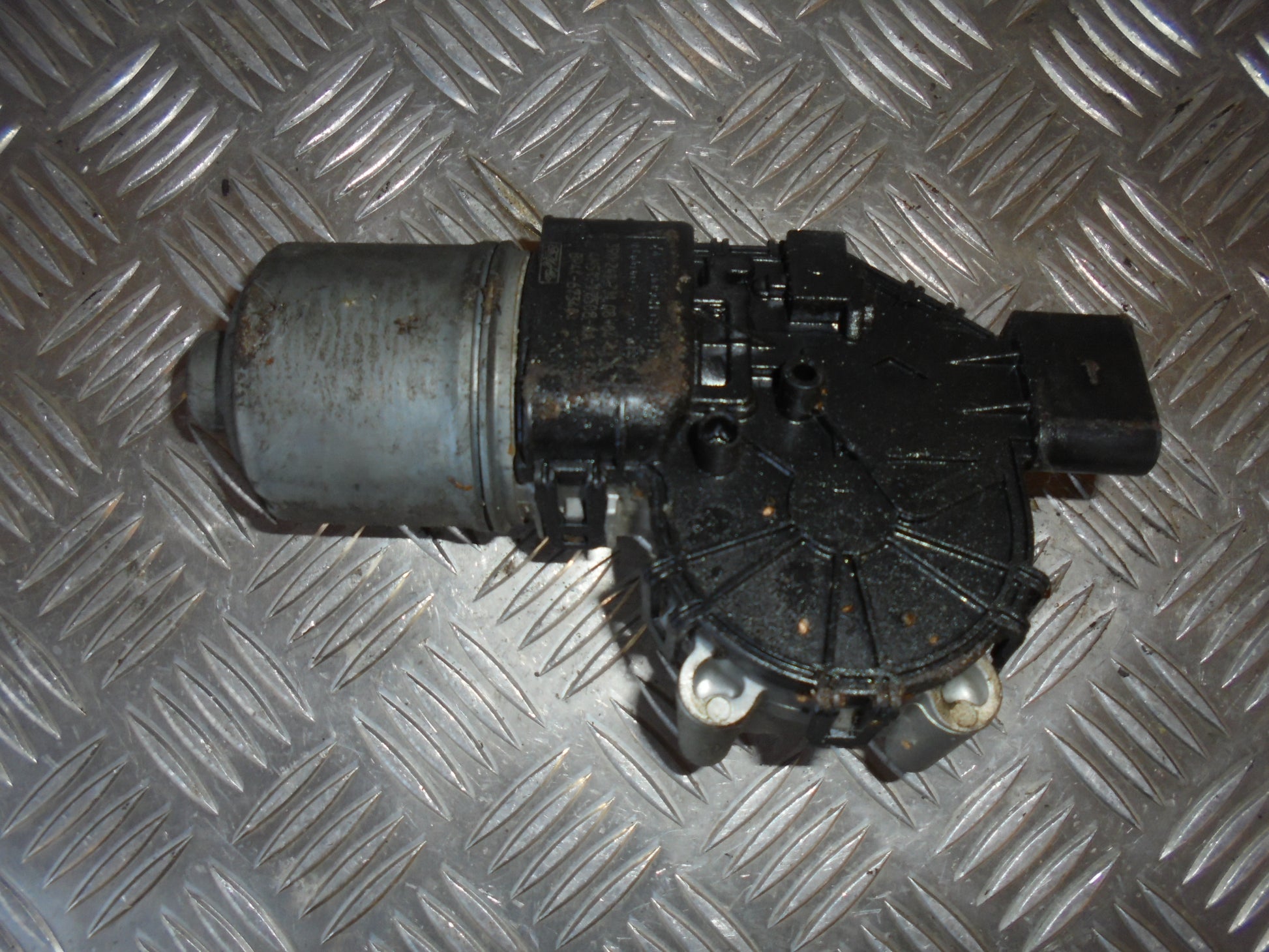 Ford Focus Viskermotor Med OEM Nr. Ophugger Fra Ford Ophugger