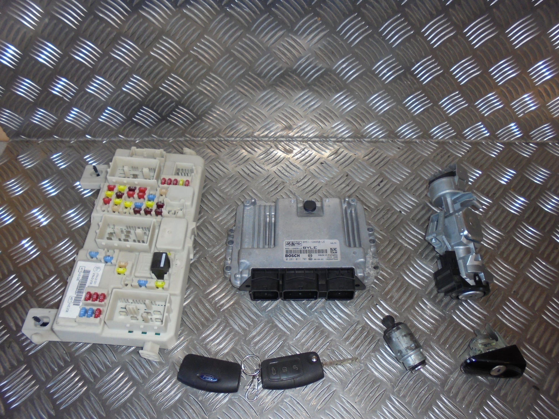 Ford Focus Motorstyring - Motorstyreboks - Injection Elboks Med OEM Nr. 0281011701 Fra Ford Ophugger