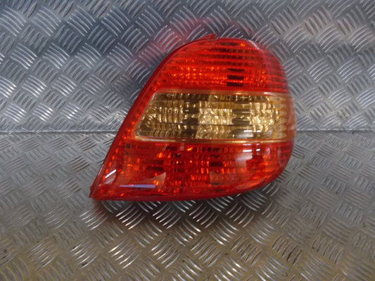 Toyota Avensis Baglygte Med OEM Nr. 8155105110	 Fra Toyota Ophugger