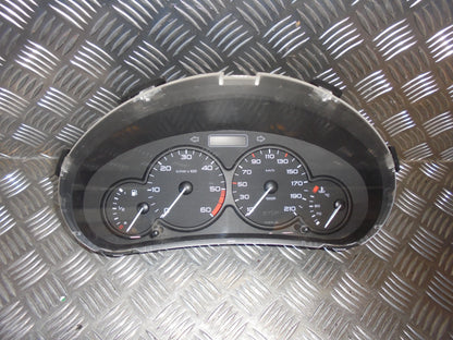 Peugeot 206 Speedometer - Instrument Med OEM Nr. 6106LE Fra Peugeot Ophugger
