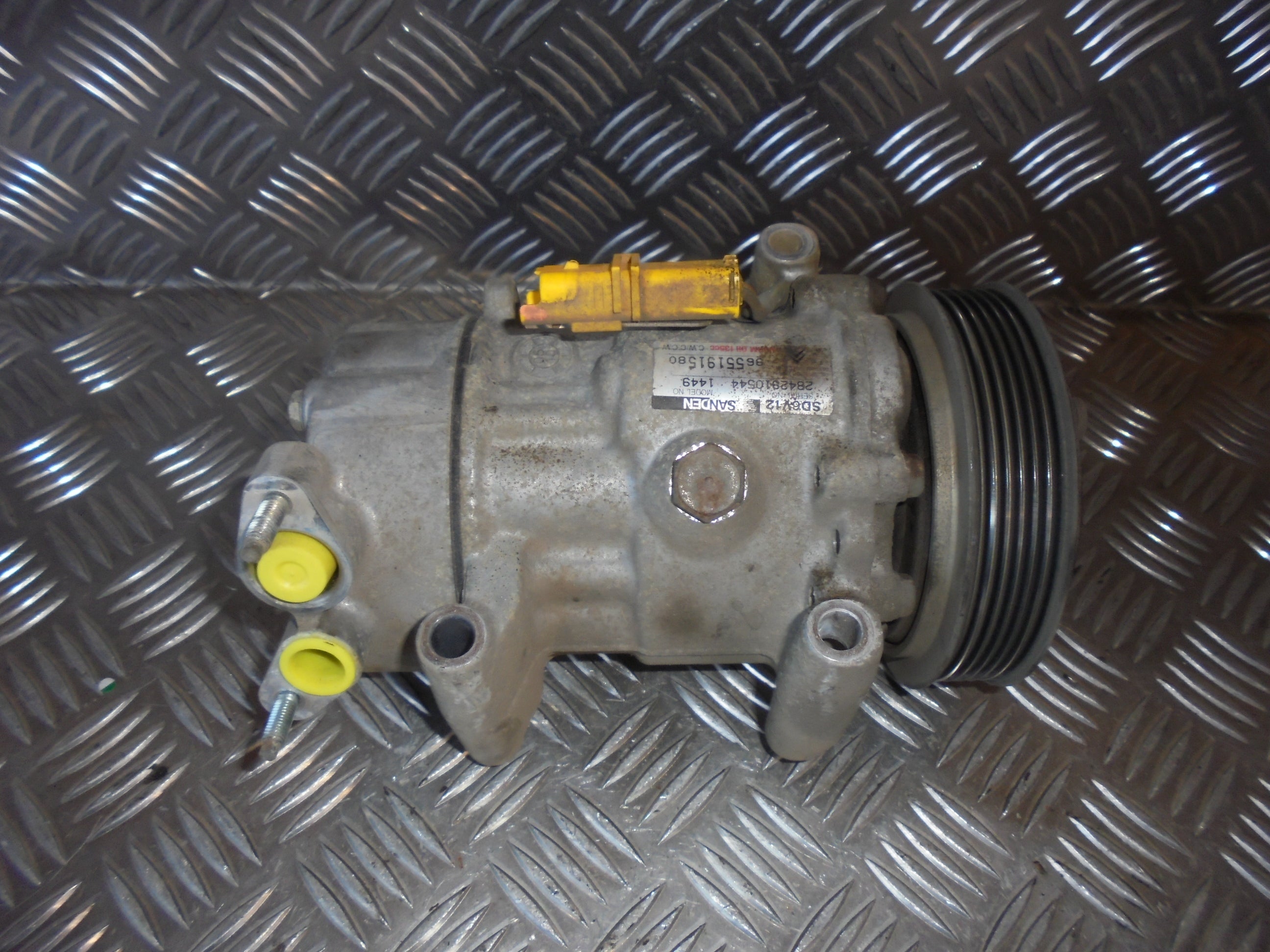 Peugeot 206 Aircondition Pumpe Med OEM Nr. 6453QE Fra Peugeot Ophugger