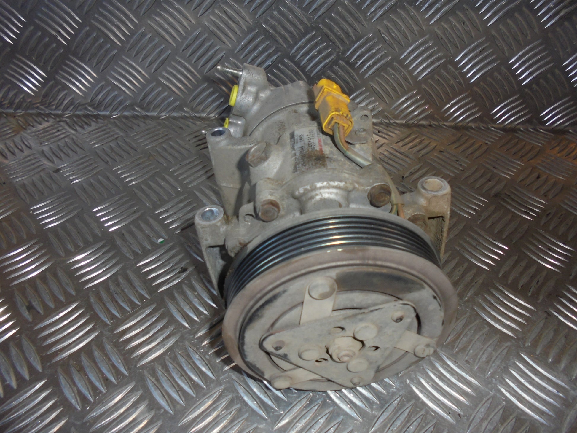 Peugeot 206 Aircondition Pumpe Med OEM Nr. 6453QE Fra Peugeot Ophugger