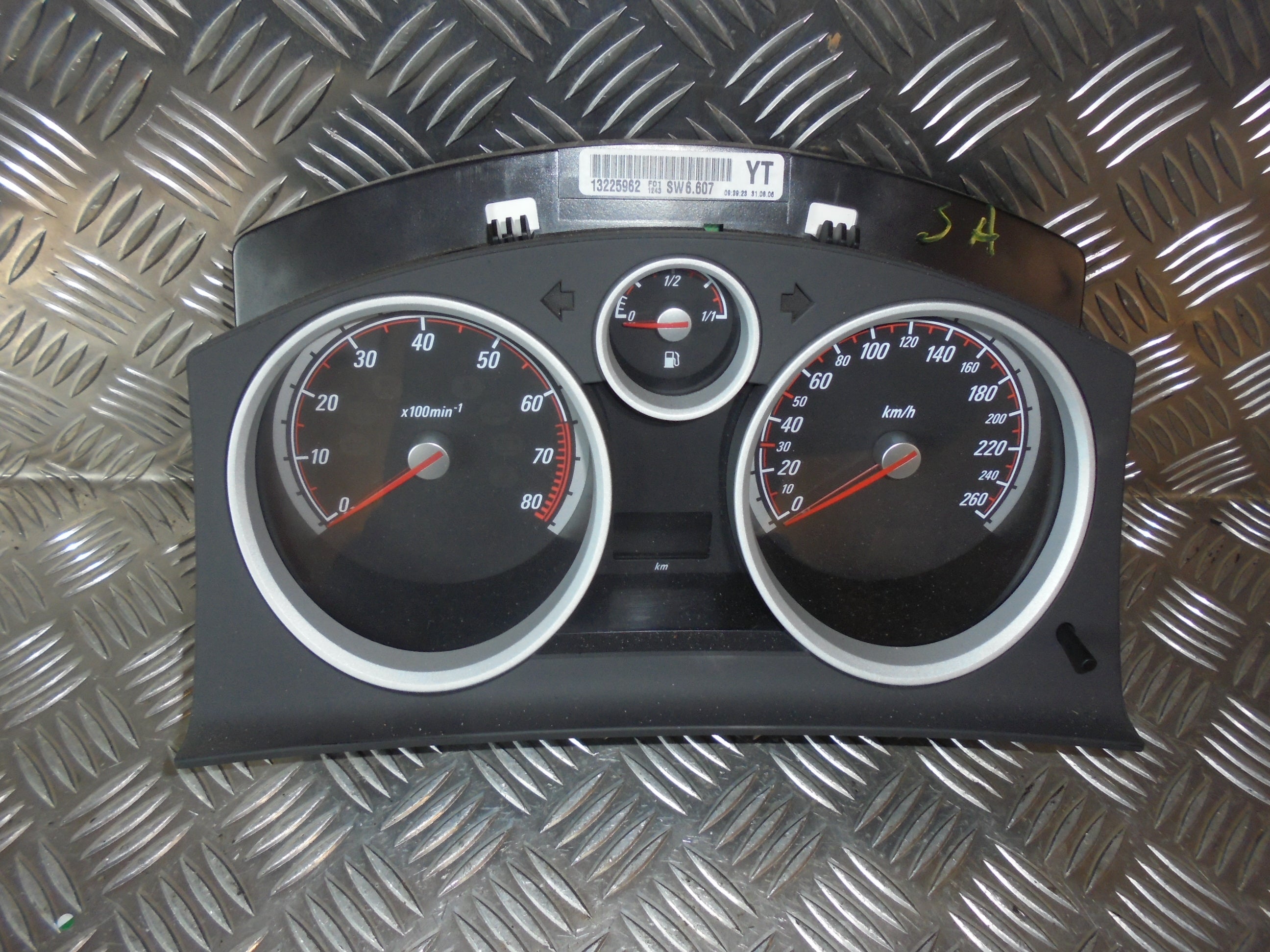 Opel Astra H Speedometer - Instrument Med OEM Nr. 13308992 Fra Opel Ophugger
