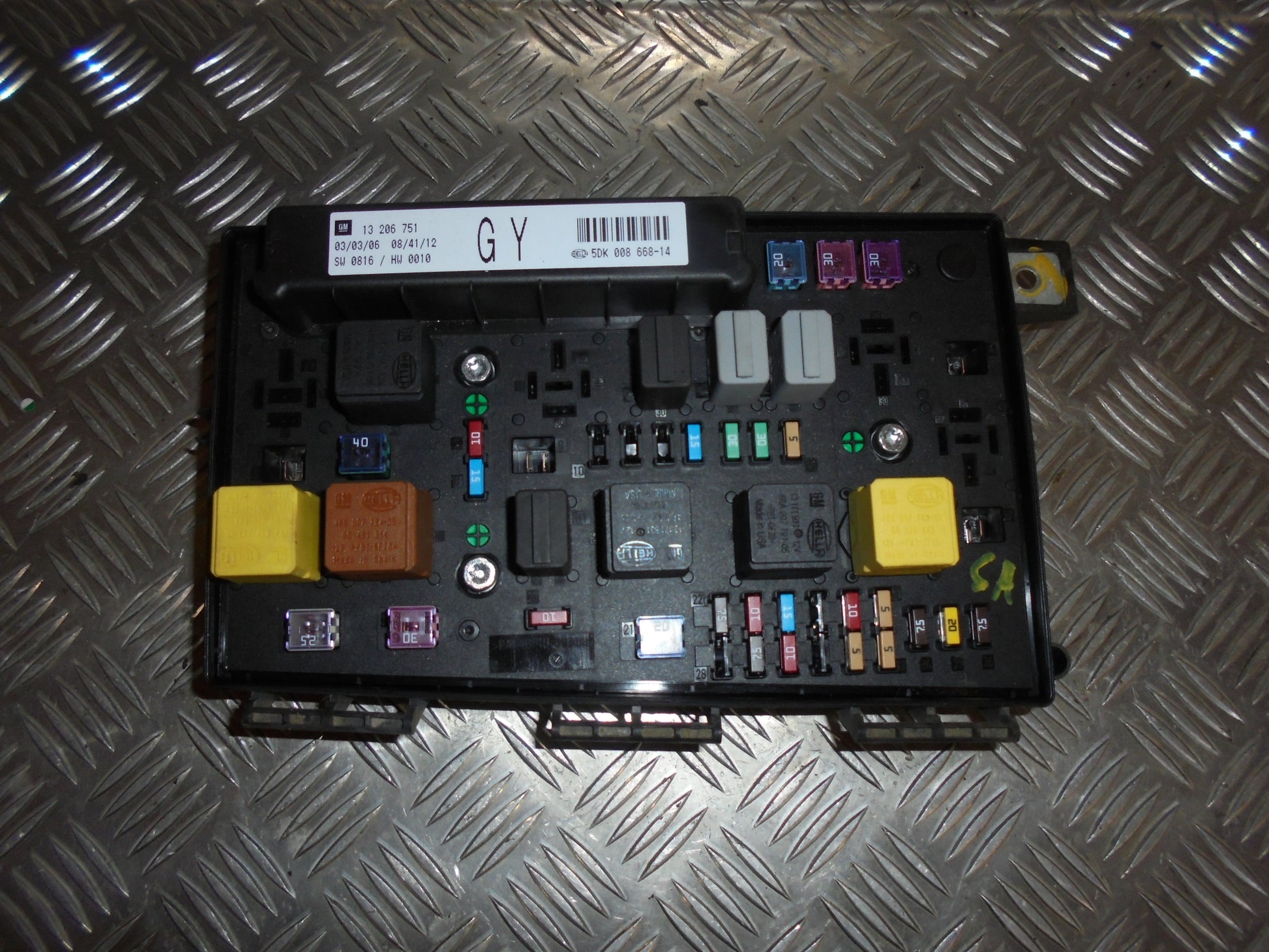 Opel Astra H Sikringsboks Med OEM Nr. Ophugger Fra Opel Ophugger