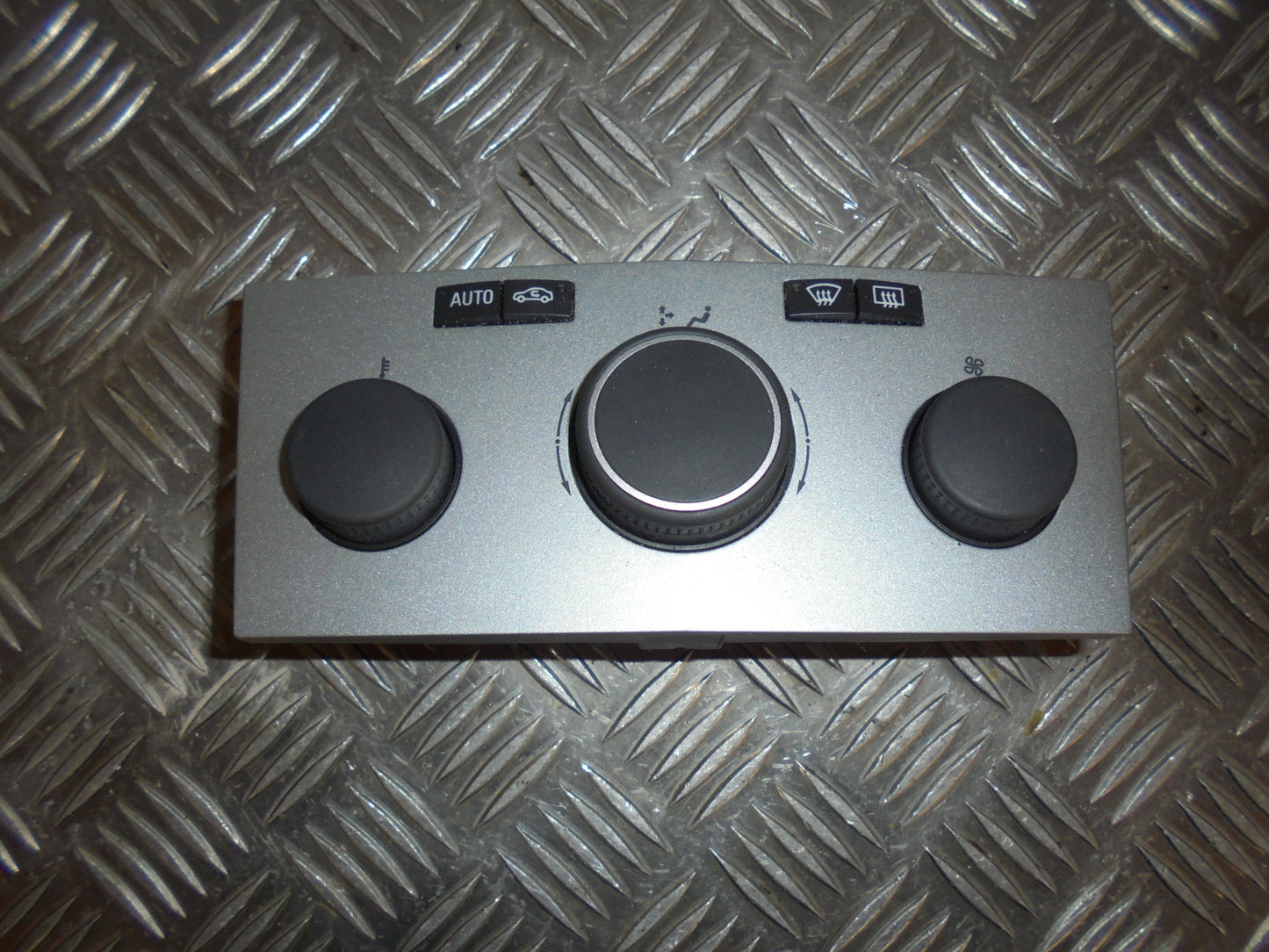 Opel Astra H Varmeregulering Med OEM Nr. 13245123 Fra Opel Ophugger