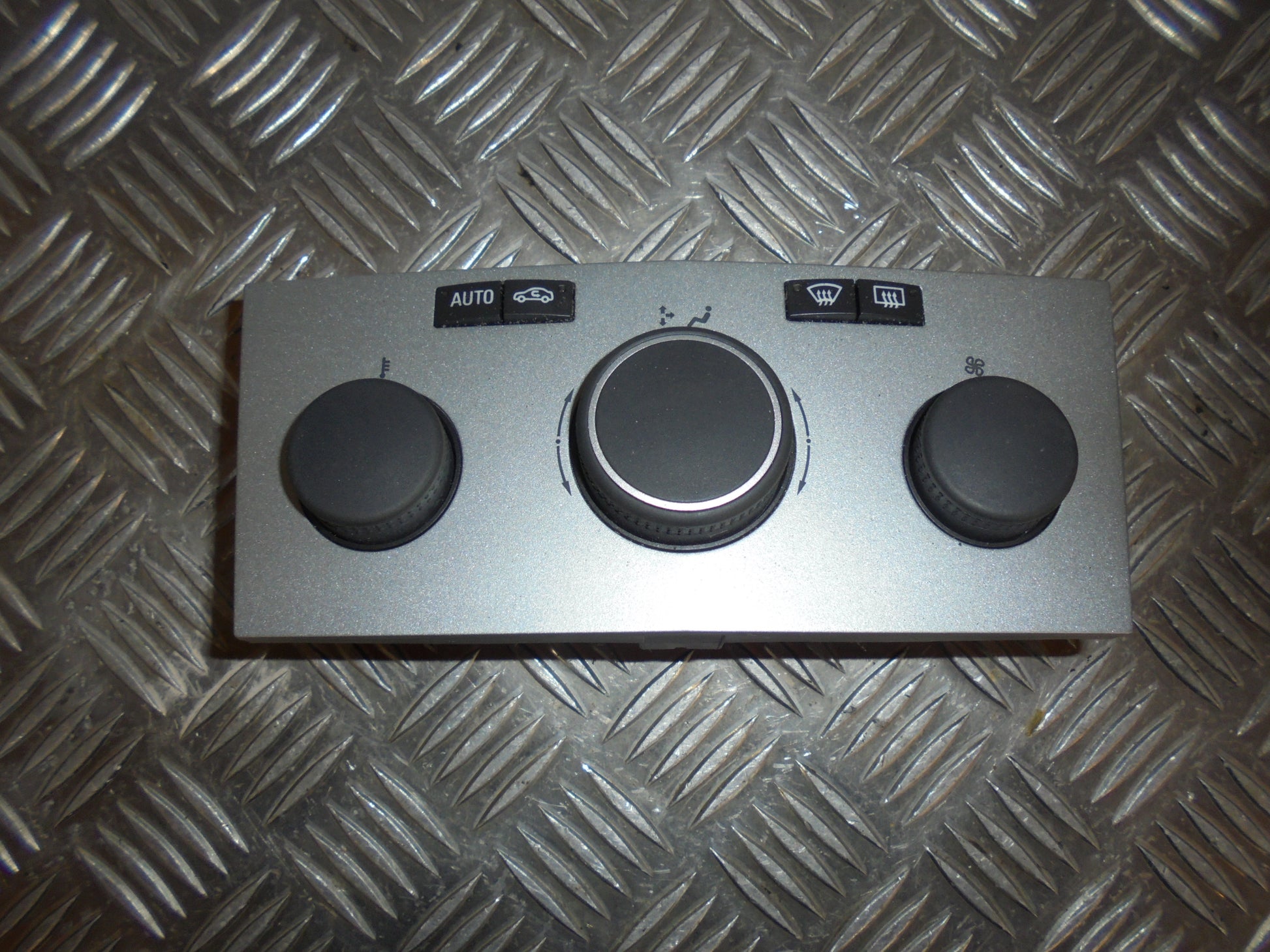 Opel Astra H Varmeregulering Med OEM Nr. 13245123 Fra Opel Ophugger