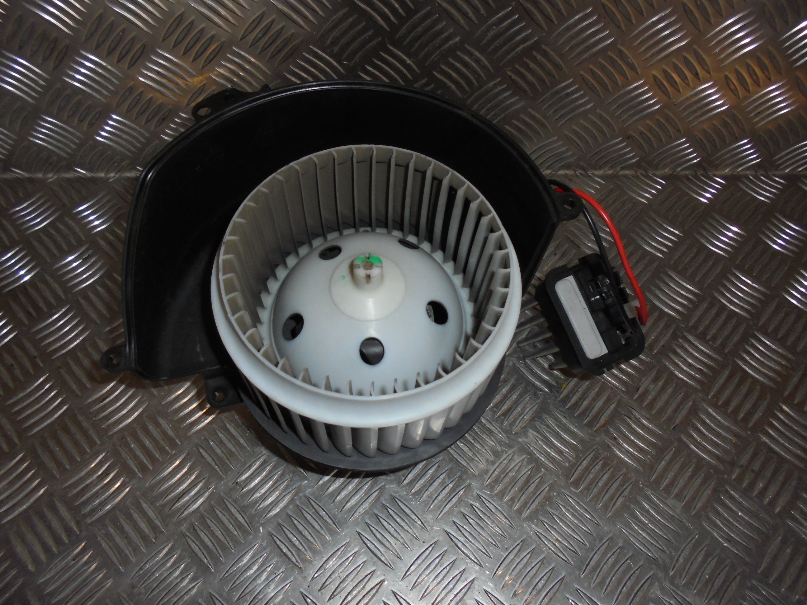 Opel Astra H Varmeblæser Med OEM Nr. 93181056 Fra Opel Ophugger