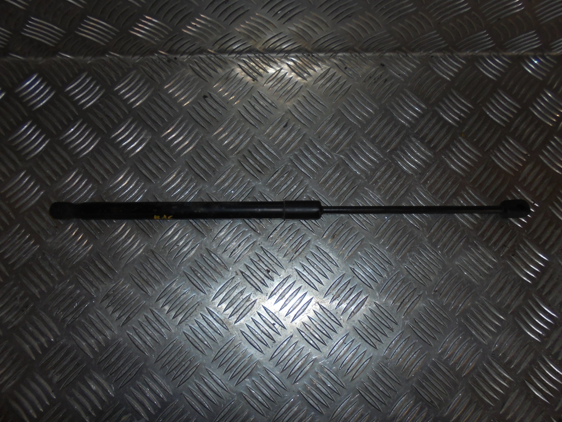 Opel Astra H Bagklapsdæmper Med OEM Nr. Ophugger Fra Opel Ophugger