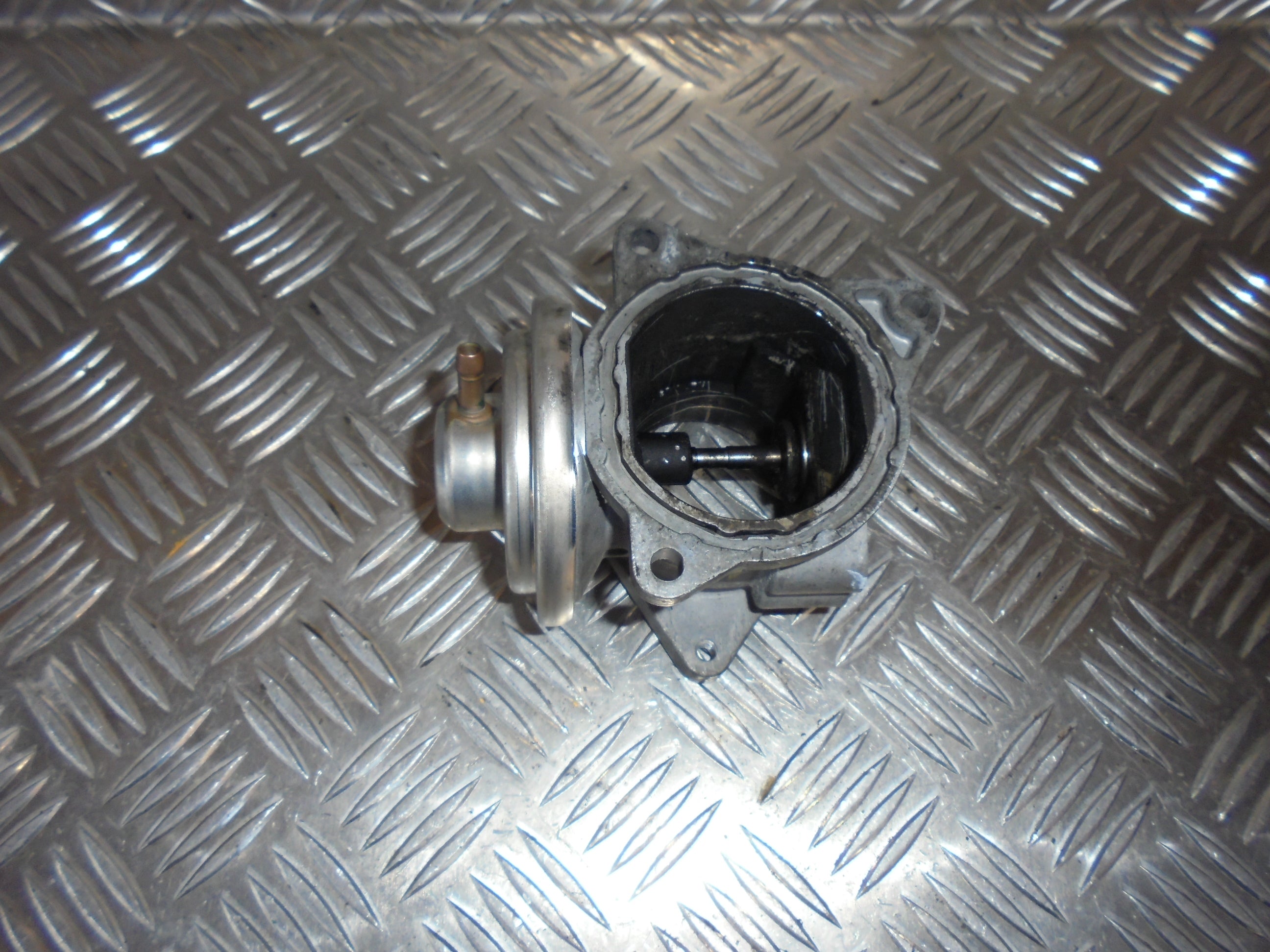 VW Passat 3C Egr Ventil Med OEM Nr. Ophugger Fra VW Ophugger