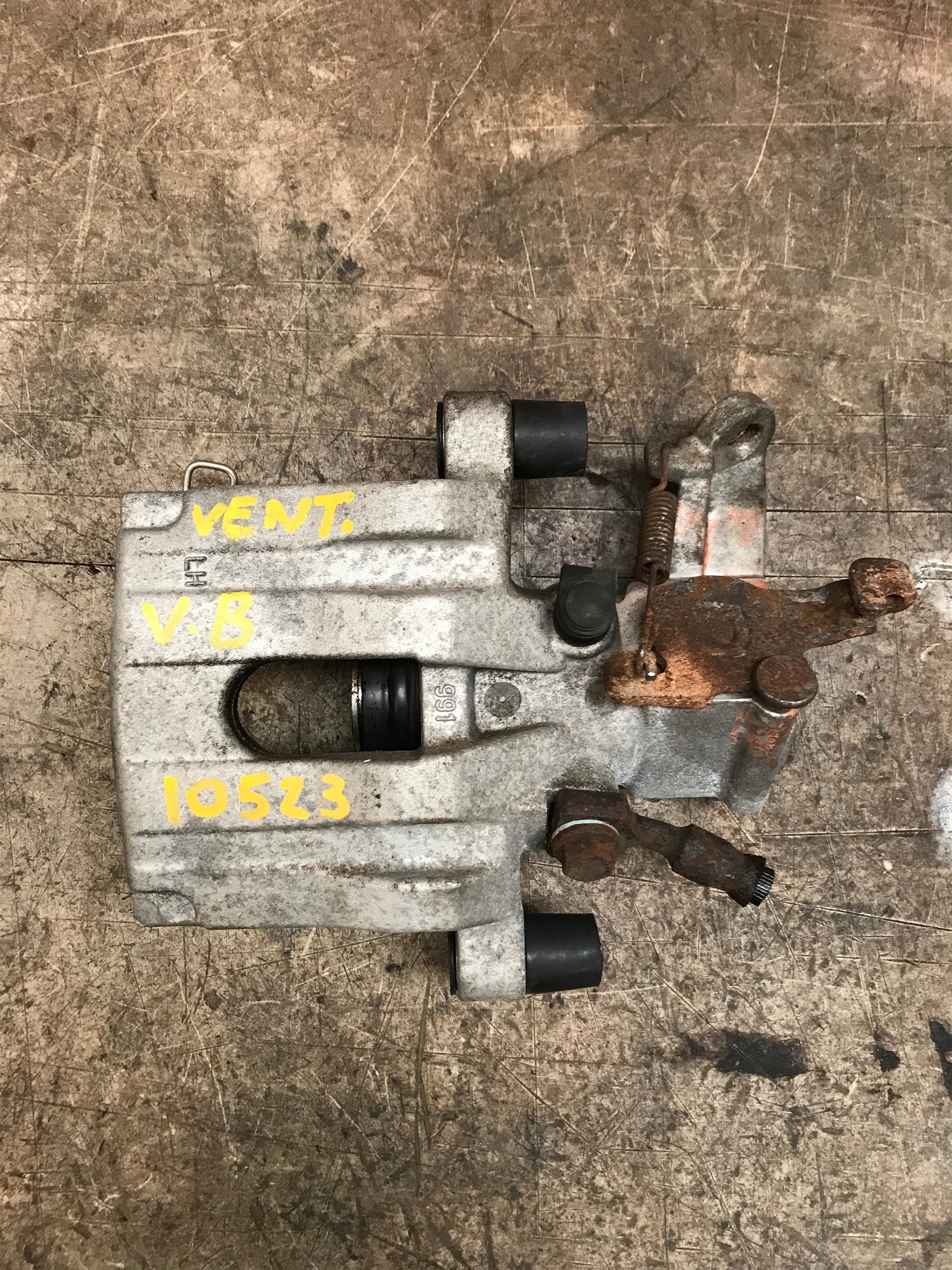 Saab Saab 9-3 Bremsekaliber VB Med OEM Nr. Ophugger Fra Saab Ophugger