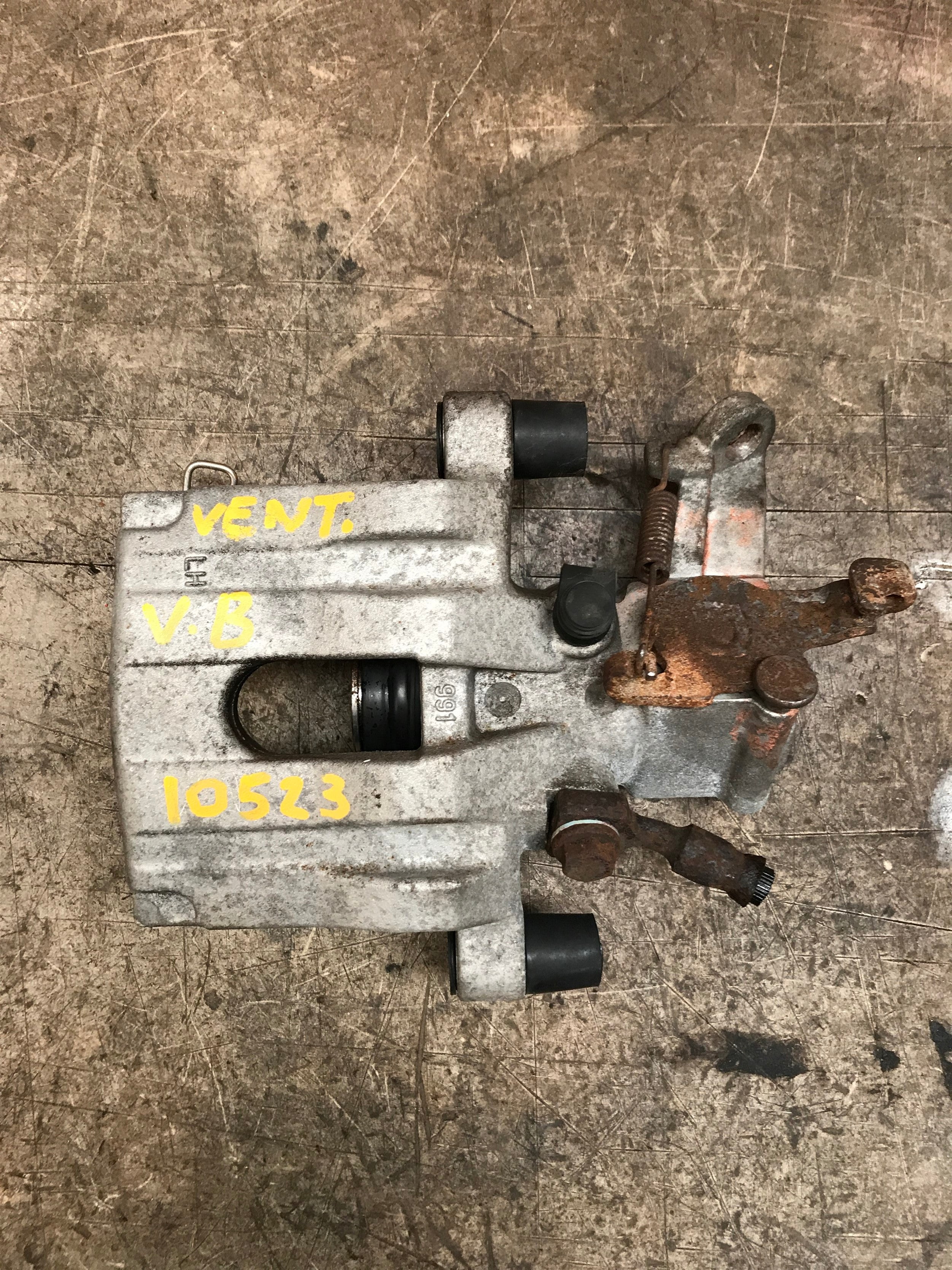 Saab 9-3 Bremsekaliber Vb Med OEM Nr. Ophugger Fra Saab Ophugger