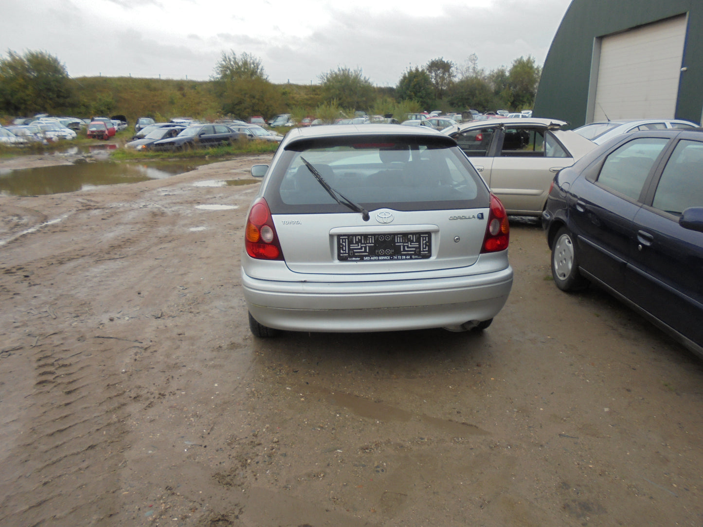 Toyota Corolla 3D E11 Pluk-Selv-Bil Med OEM Nr. Ophugger Fra Toyota Ophugger