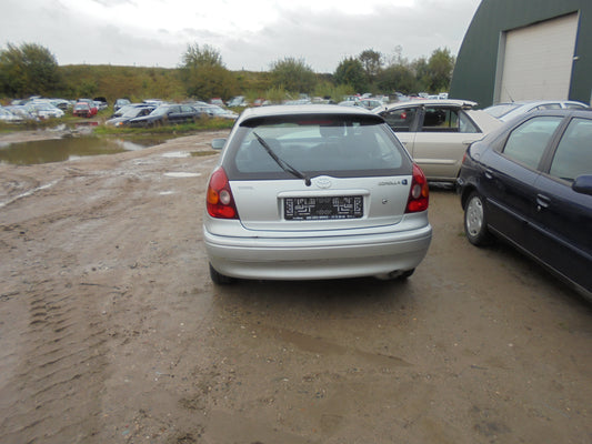 Toyota Corolla 3D E11 Pluk-Selv-Bil Med OEM Nr. Ophugger Fra Toyota Ophugger