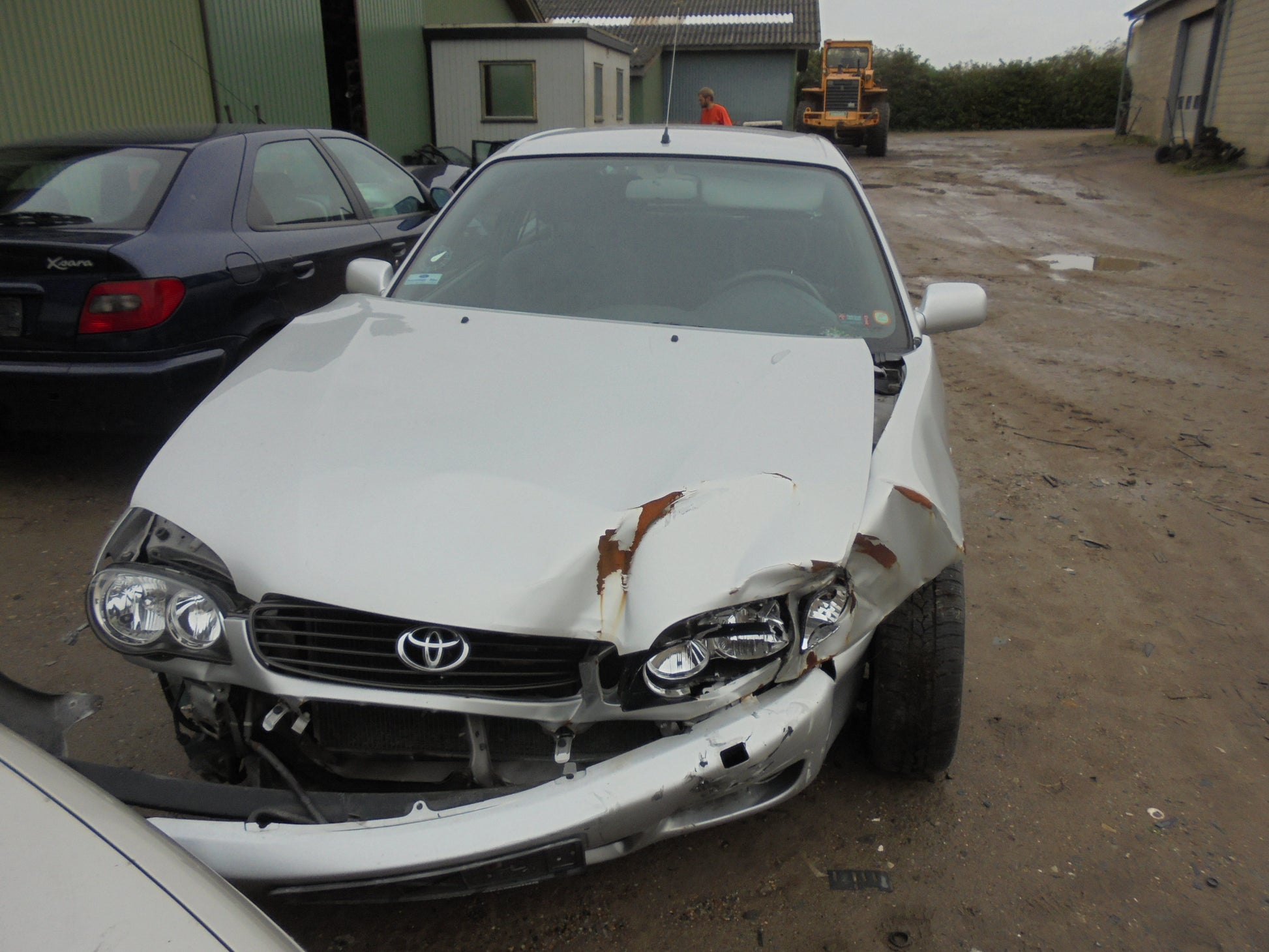 Toyota Corolla 3D E11 Pluk-Selv-Bil Med OEM Nr. Ophugger Fra Toyota Ophugger