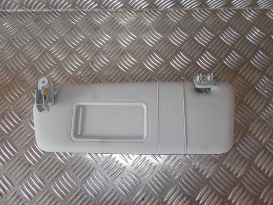 Audi A4 Solskærm Med OEM Nr. 8E0857551P Fra Audi Ophugger