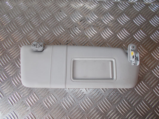 Audi A4 Solskærm Med OEM Nr. 8E0857552H Fra Audi Ophugger